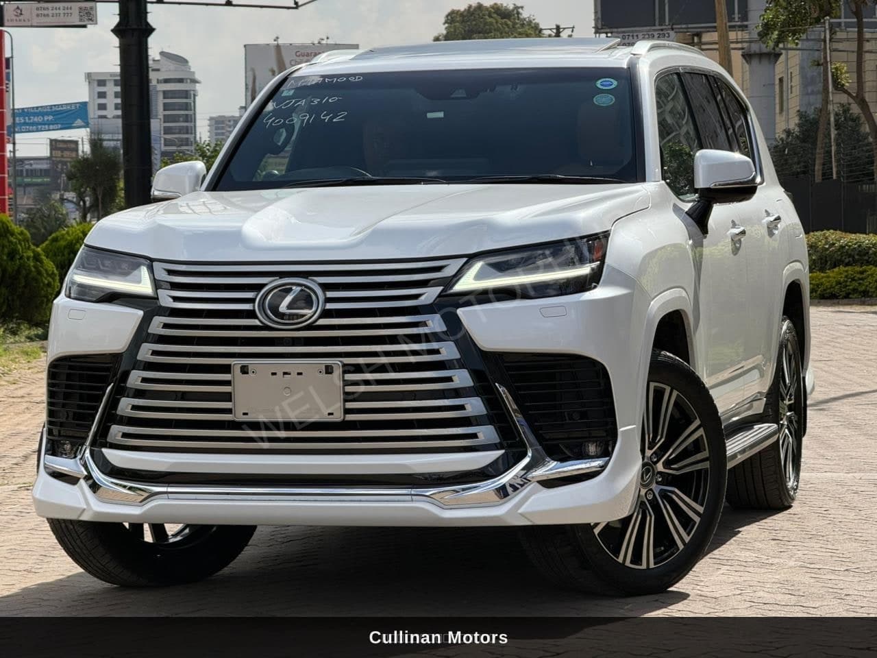 Lexus LX ( 600 )
