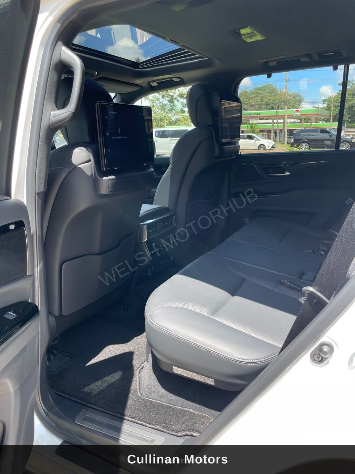 2022 Lexus LX 600 for Sale Kenya KSh 20M photo 7