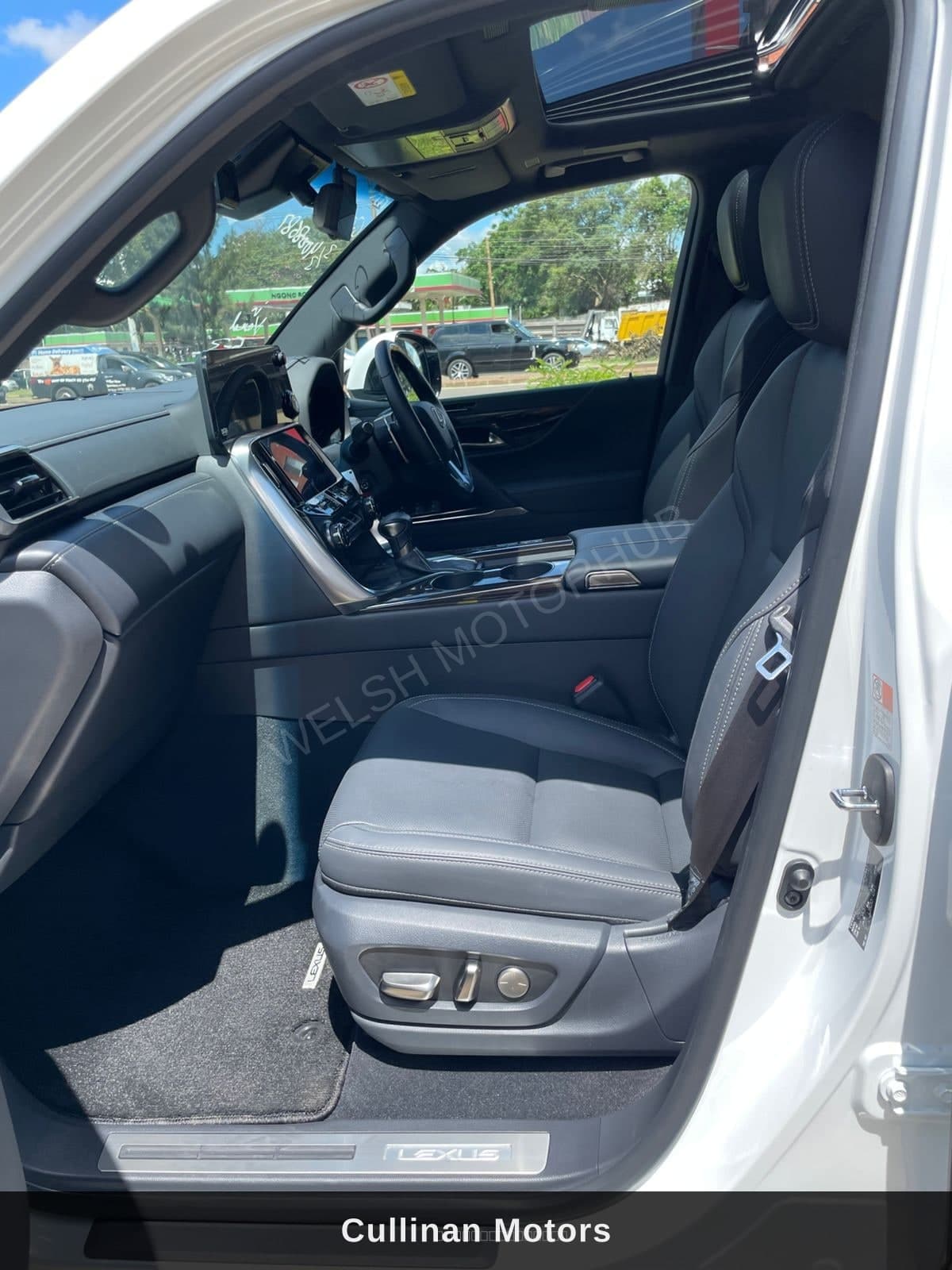 2022 Lexus LX 600 for Sale Kenya KSh 20M thumbnail 6