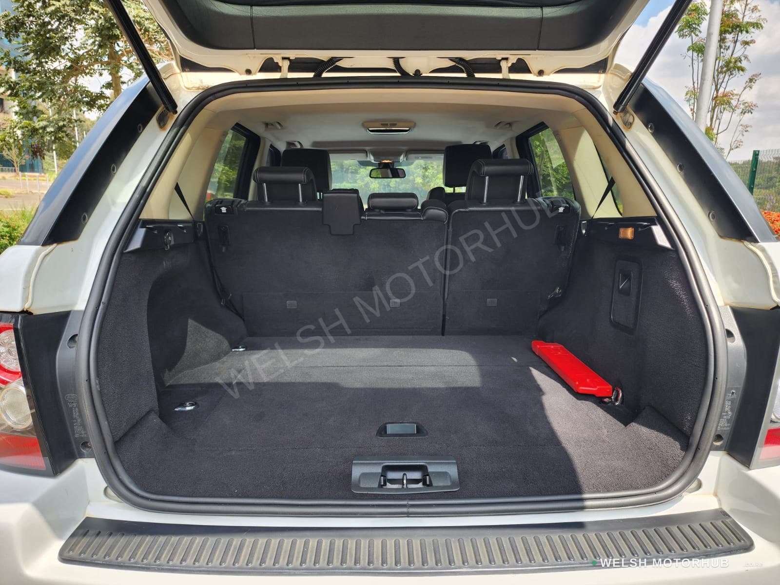 2012 Range Rover Sport for Sale Kenya KSh 3.9M thumbnail 13
