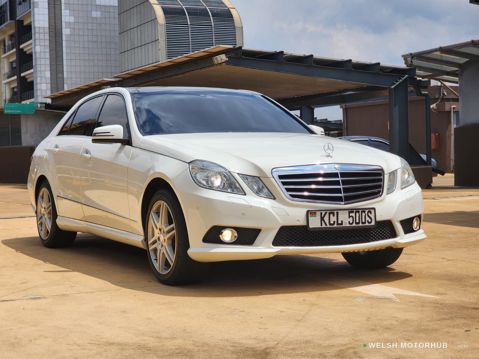 2010 Mercedes-Benz E250 image 3