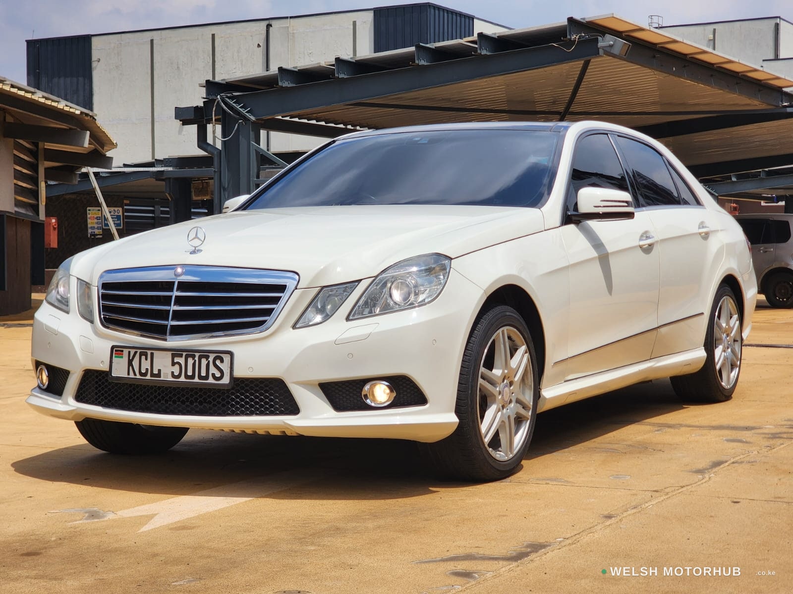 2010 Mercedes-Benz E250 image 2