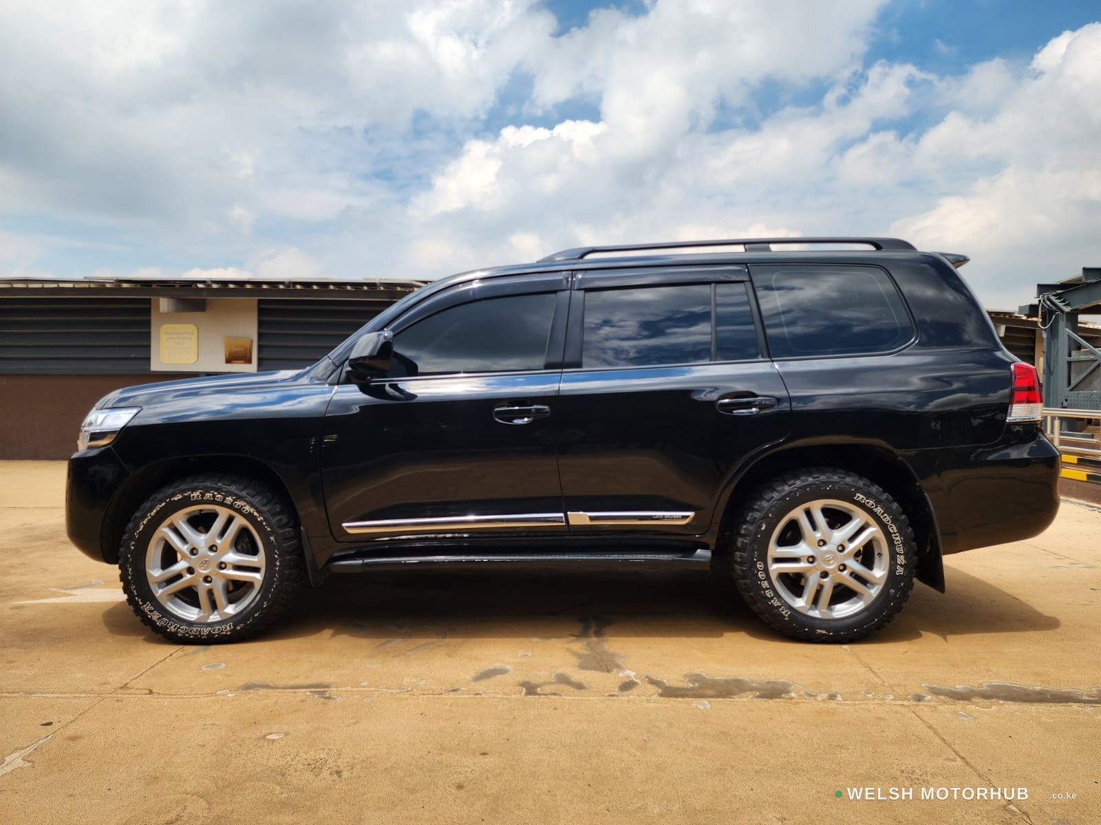 2011 Toyota Land Cruiser 200 image 5