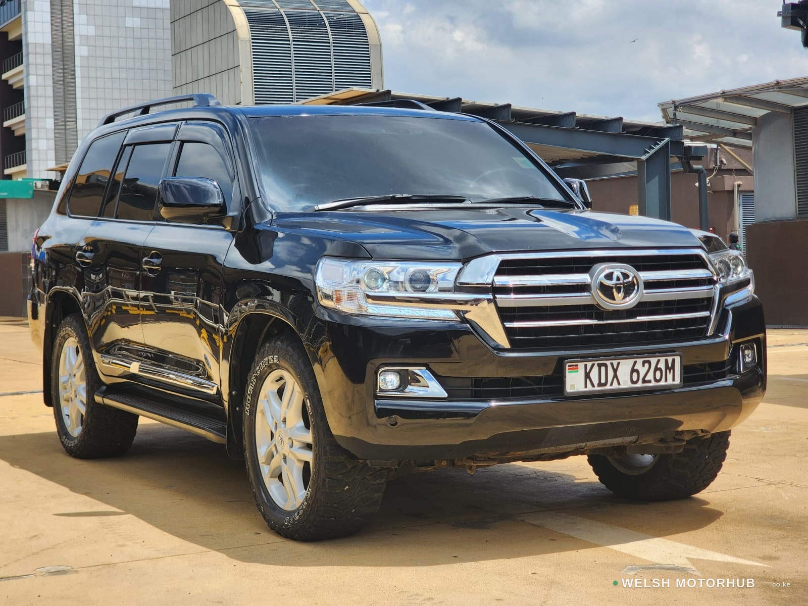 2011 Toyota Land Cruiser 200 image 2
