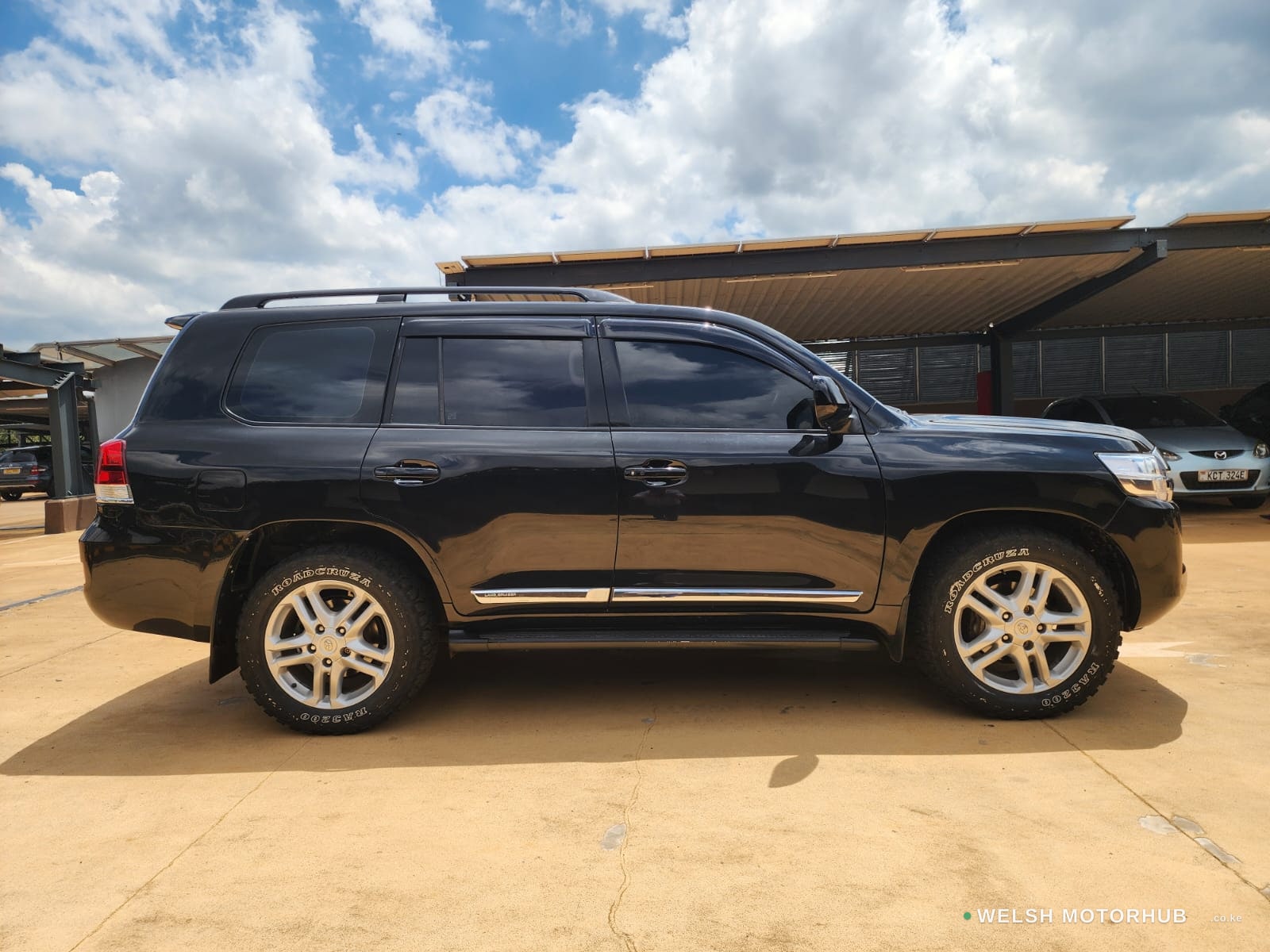 2011 Toyota Land Cruiser 200 image 4