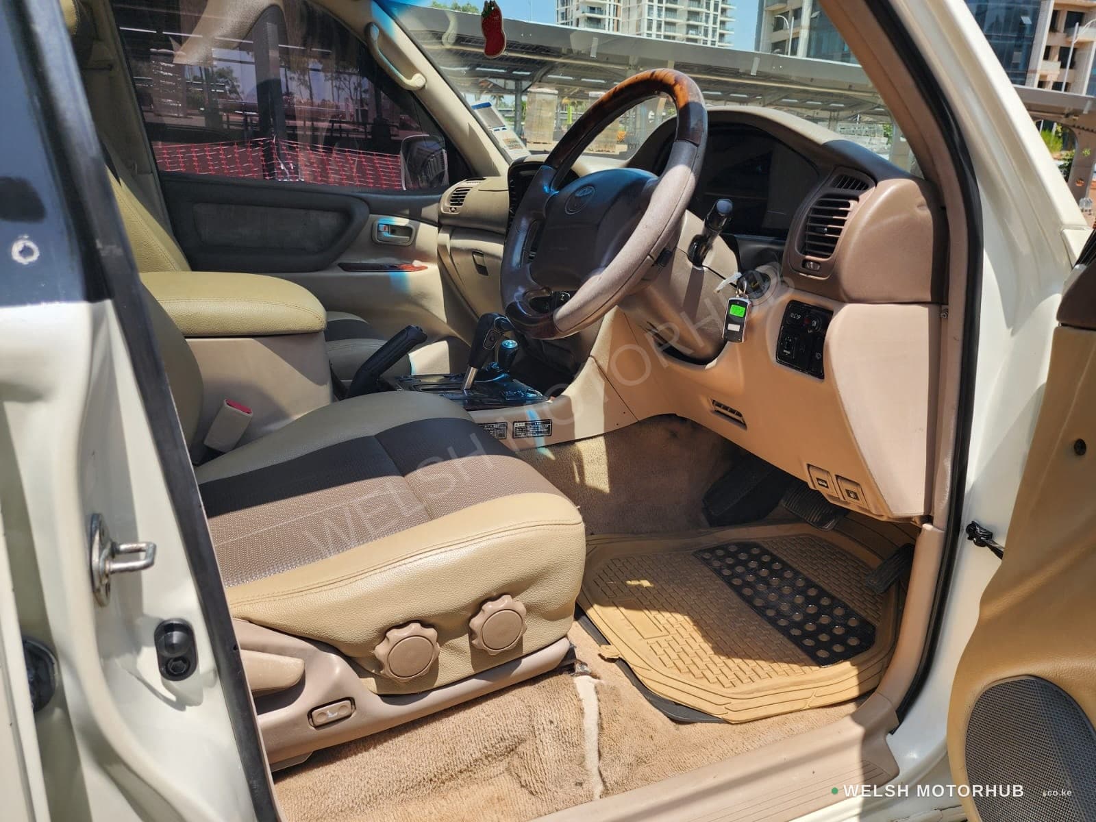 1999 Toyota Land Cruiser 100 for Sale Kenya KSh 2.9M thumbnail 10