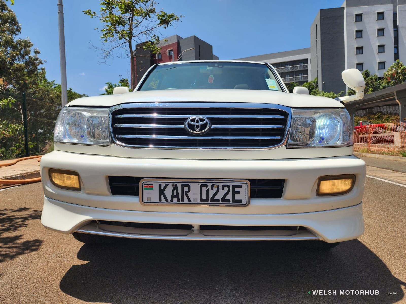 1999 Toyota Land Cruiser 100 image 2