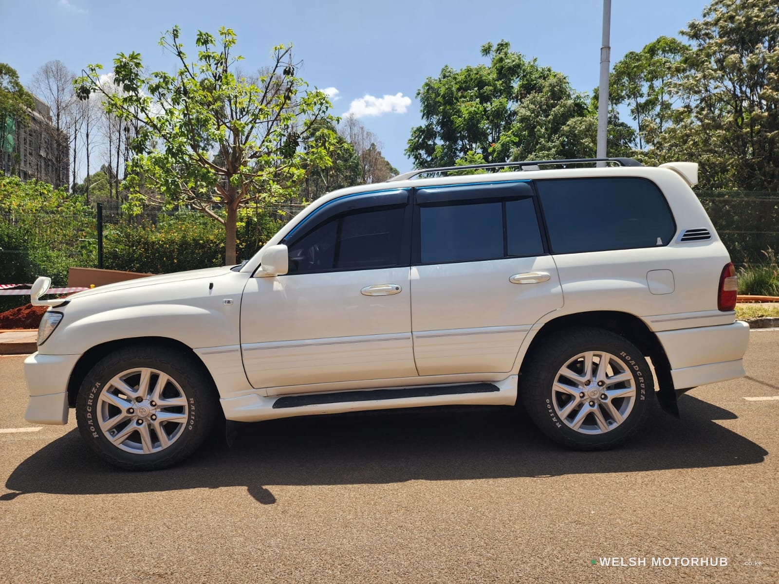 1999 Toyota Land Cruiser 100 image 5