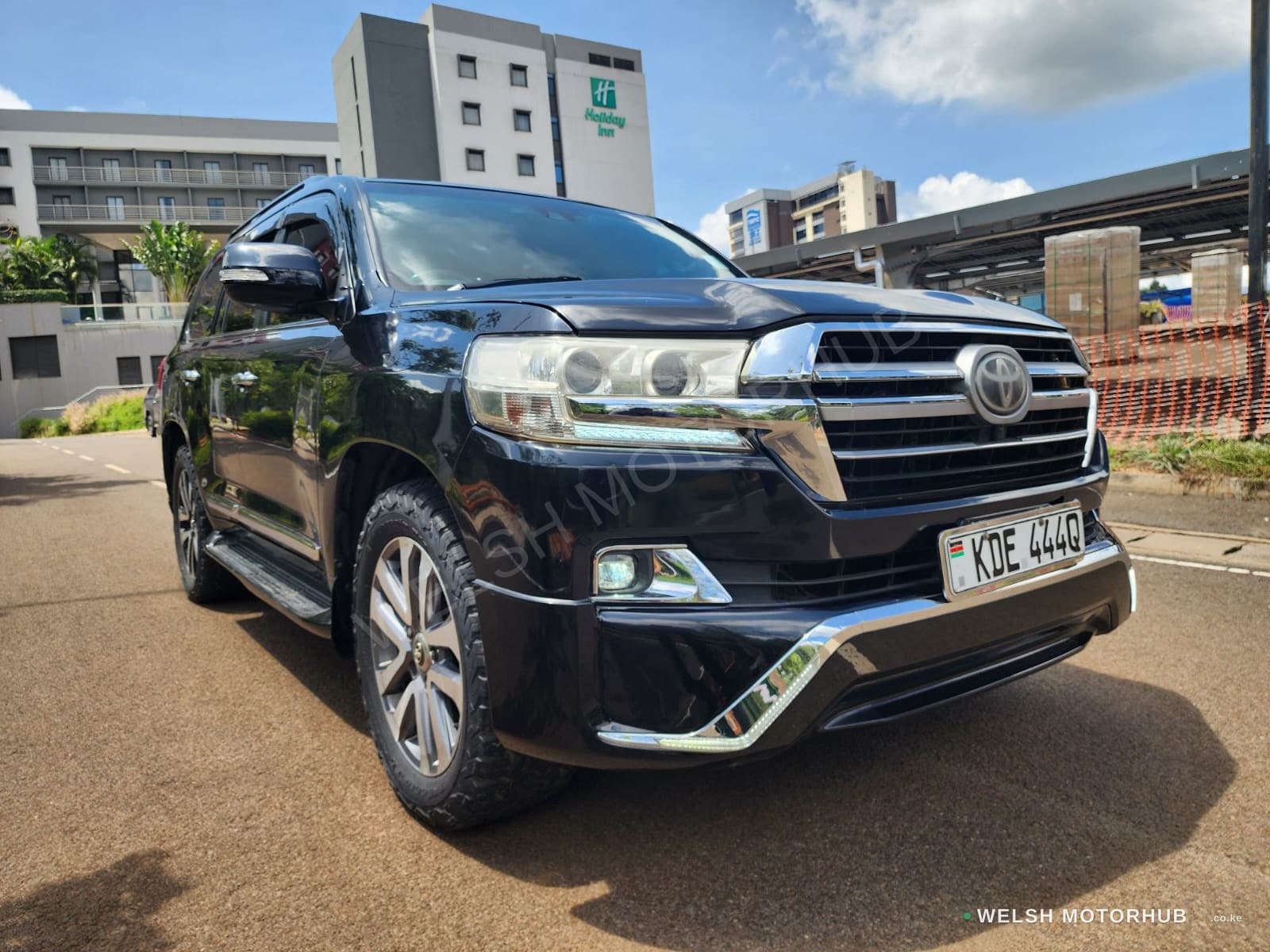Toyota Land Cruiser ( 200 ZX )