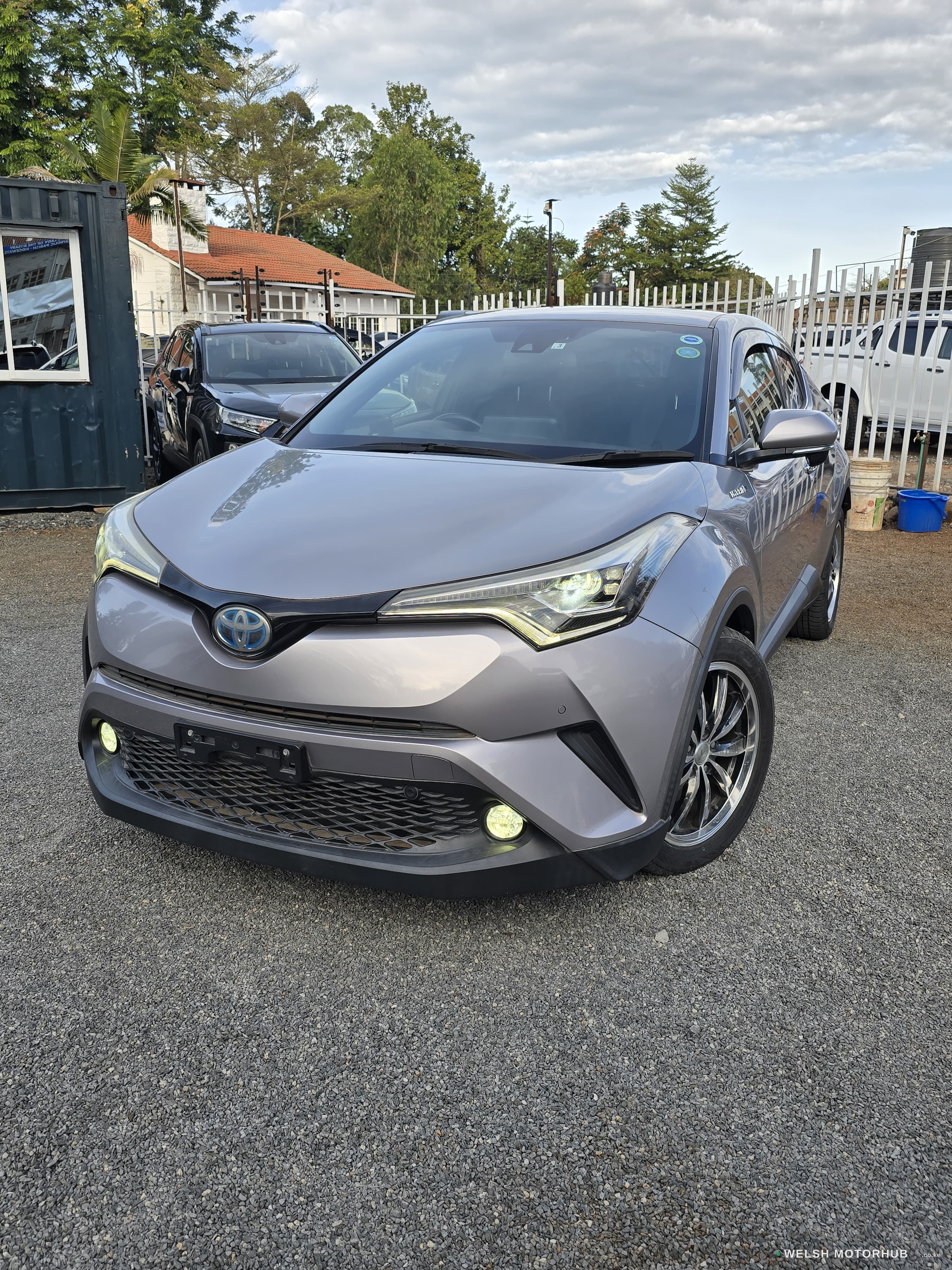 2017 Toyota C-HR Hybrid image 4
