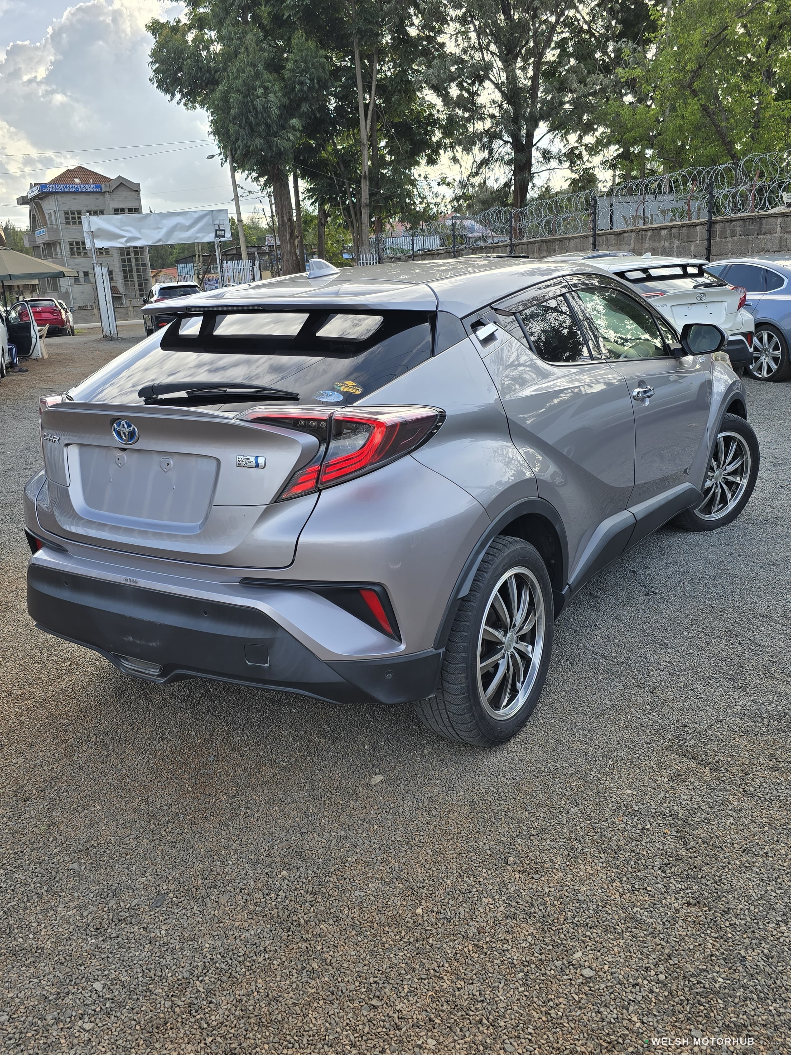 2017 Toyota C-HR Hybrid image 3