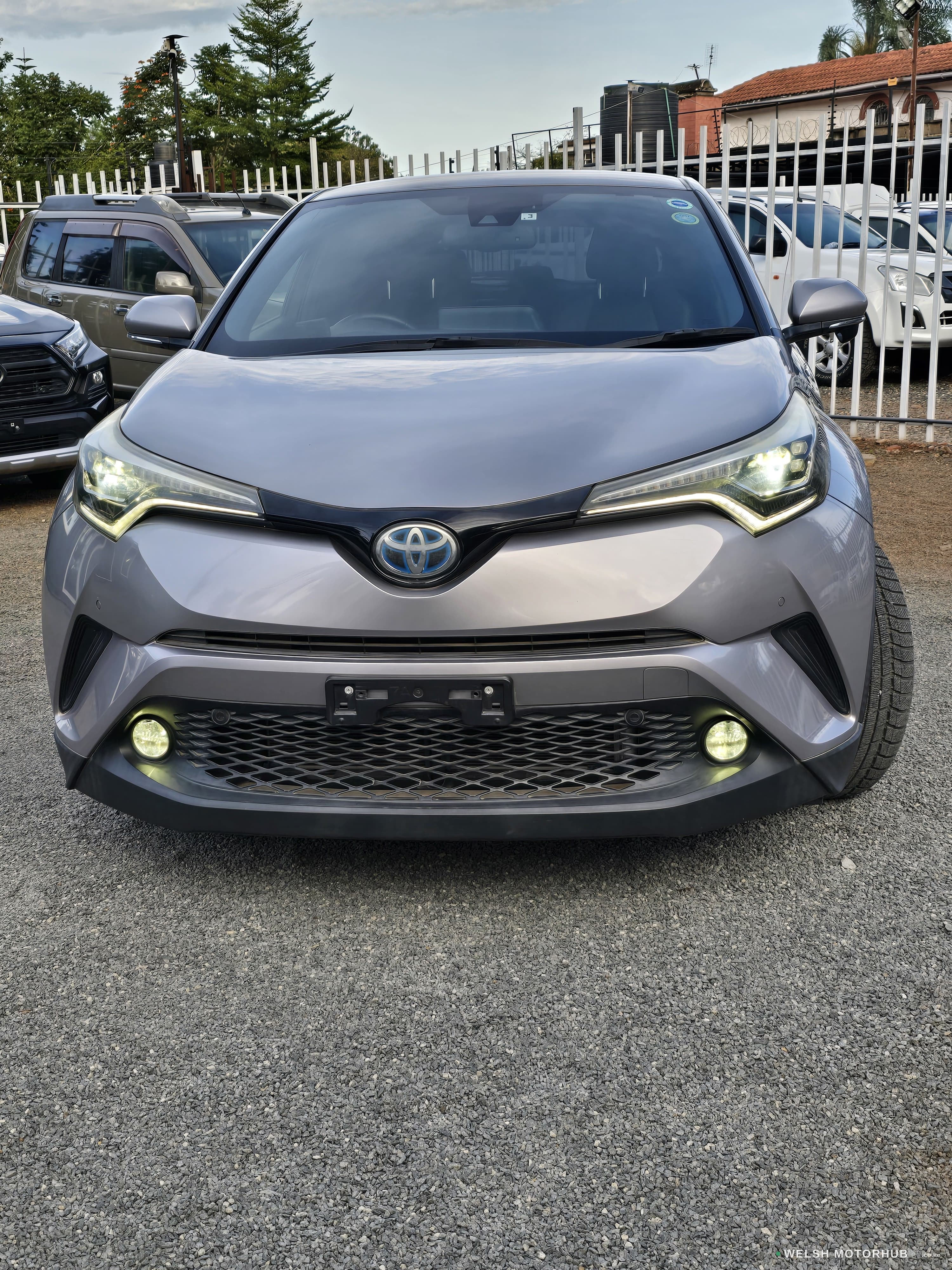 2017 Toyota C-HR Hybrid image 5