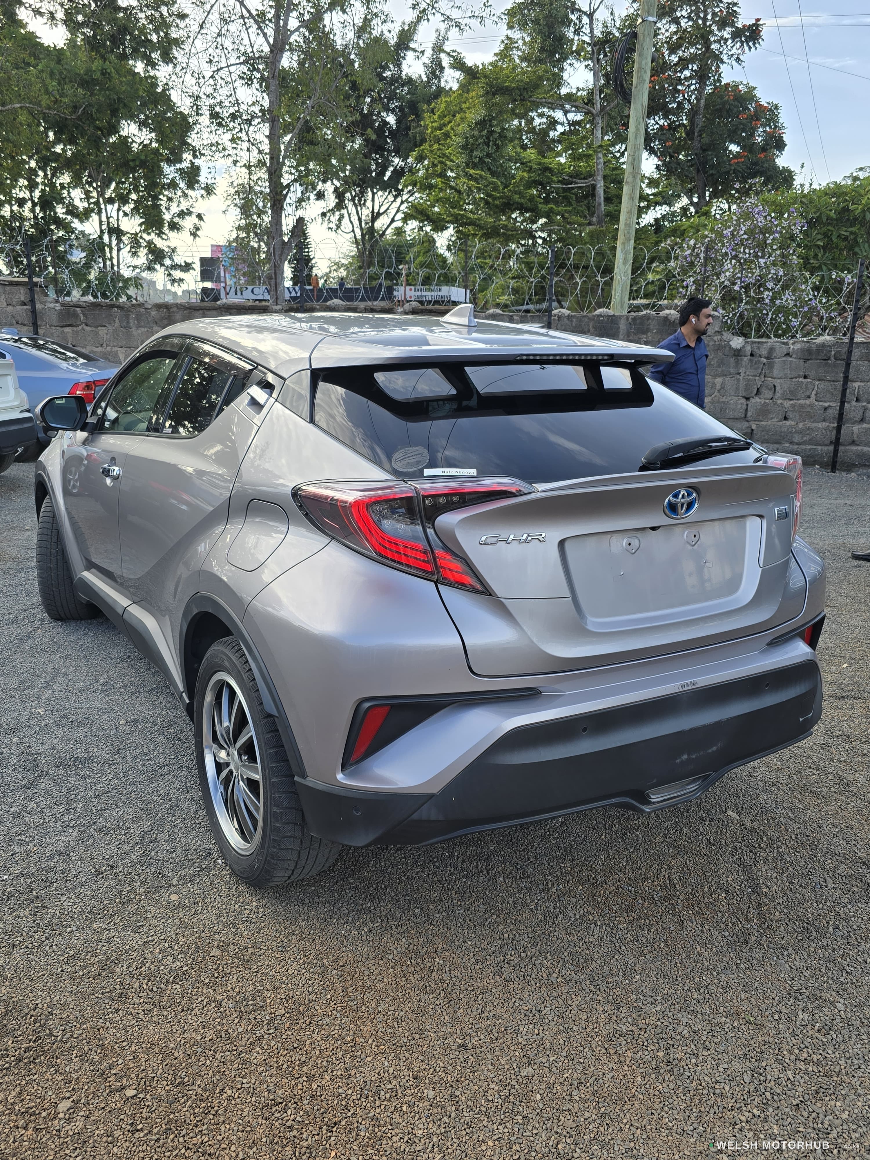 2017 Toyota C-HR Hybrid image 2