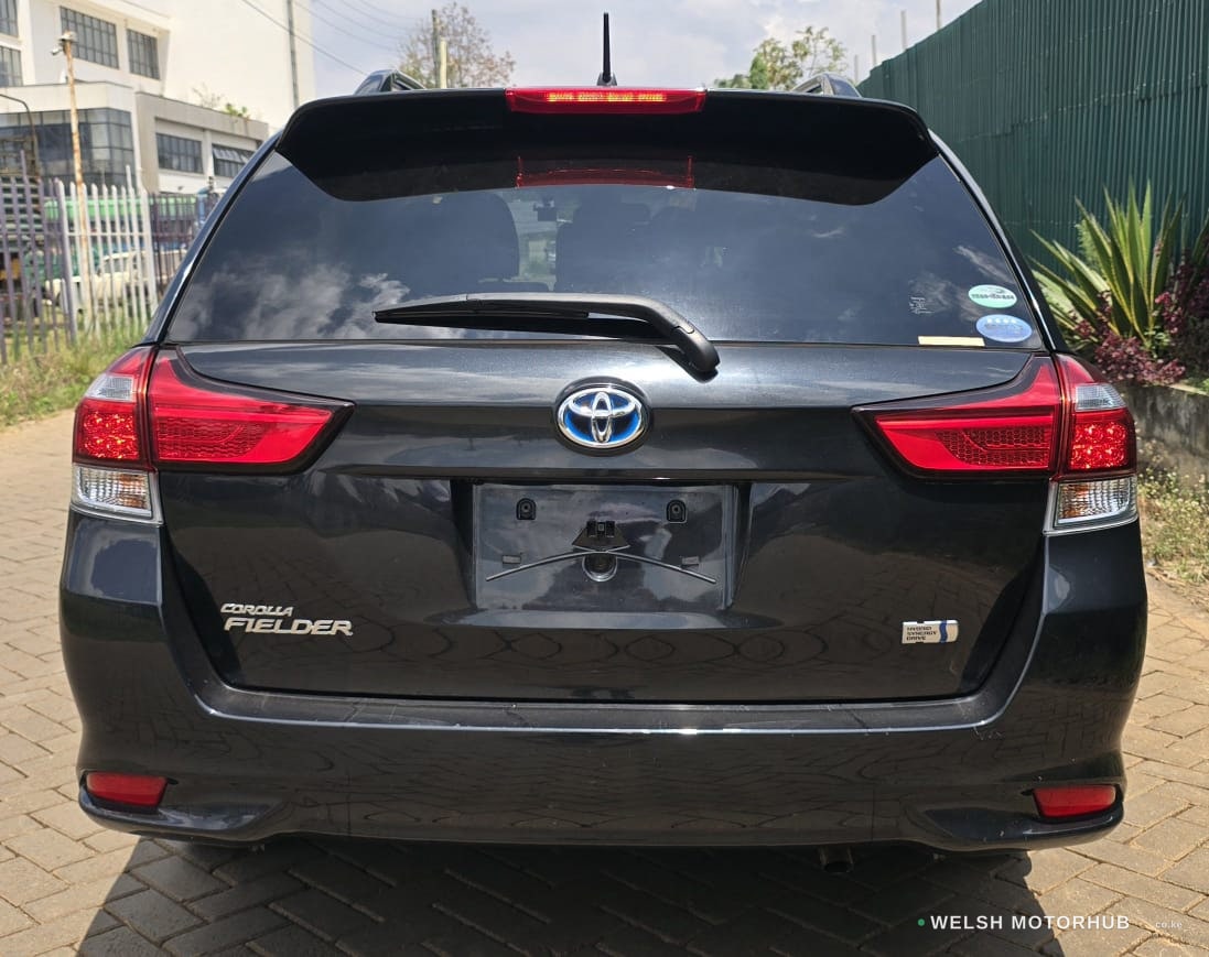 2018 Toyota Fielder G image 3