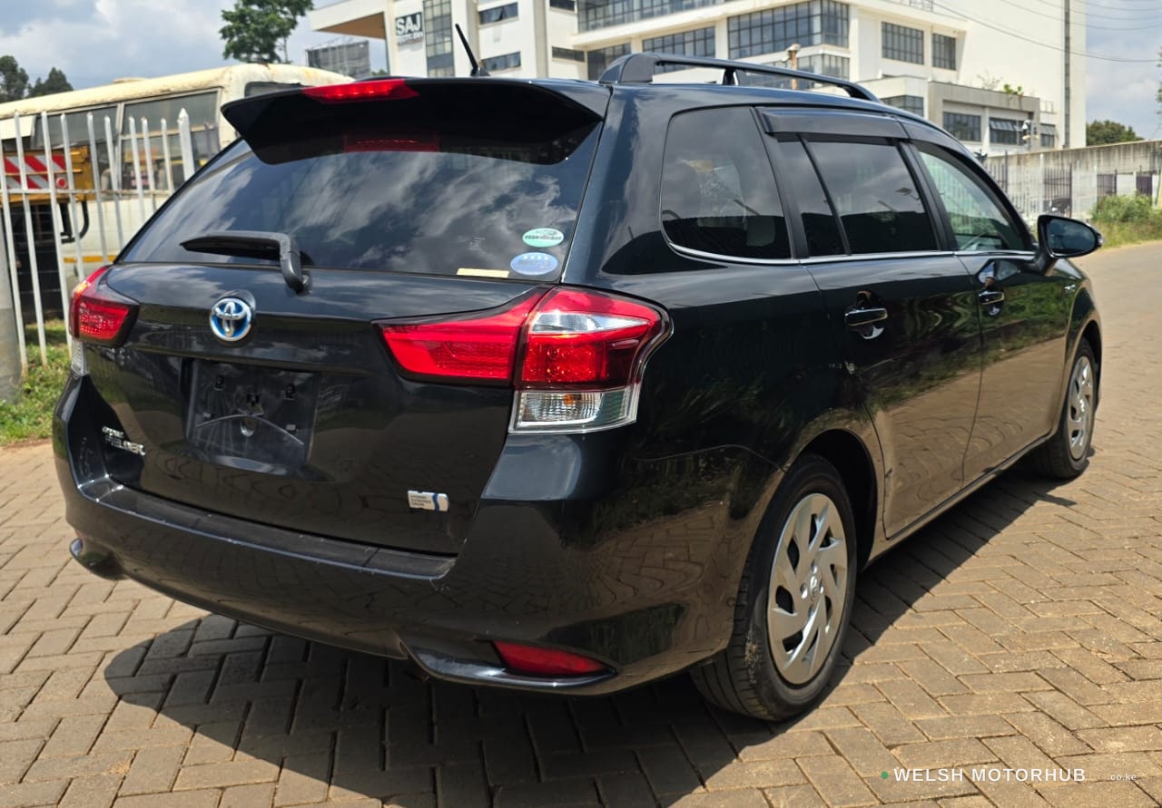 2018 Toyota Fielder G image 4