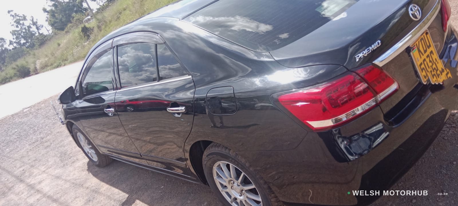 2013 Toyota Premio image 4