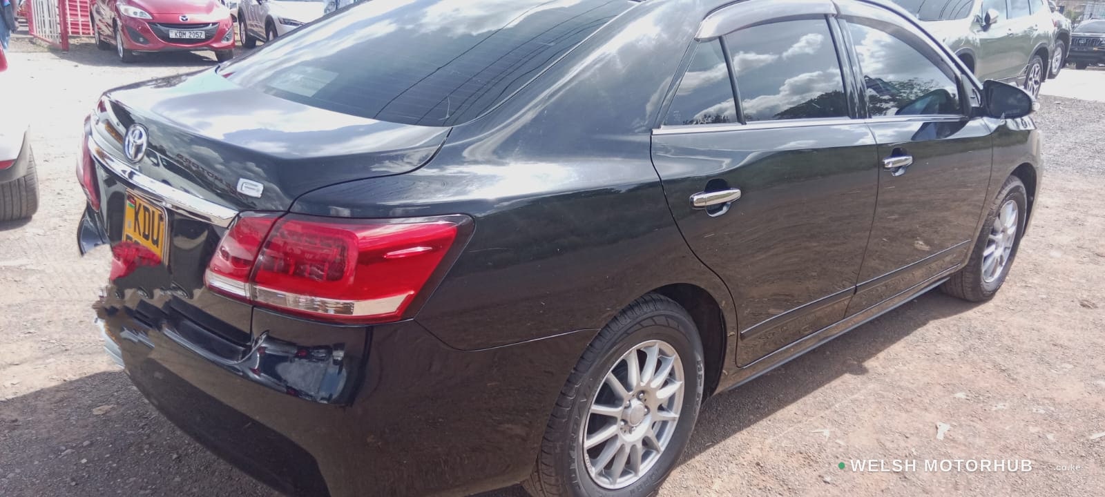 2013 Toyota Premio image 2