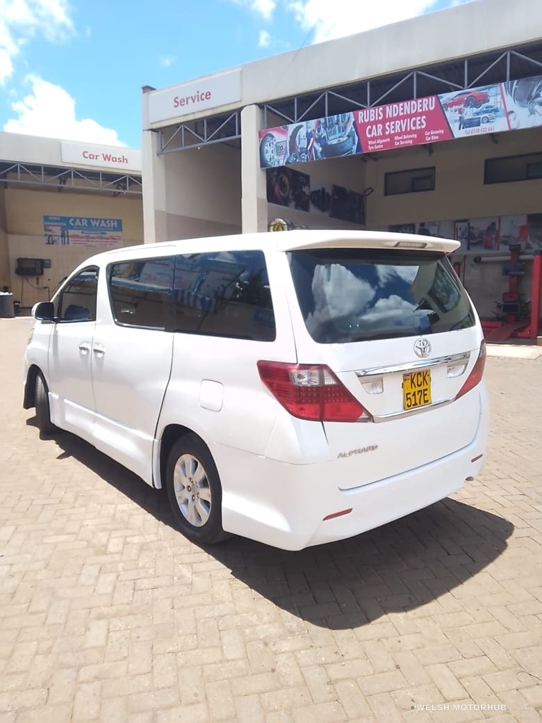 2010 Toyota Alphard image 2