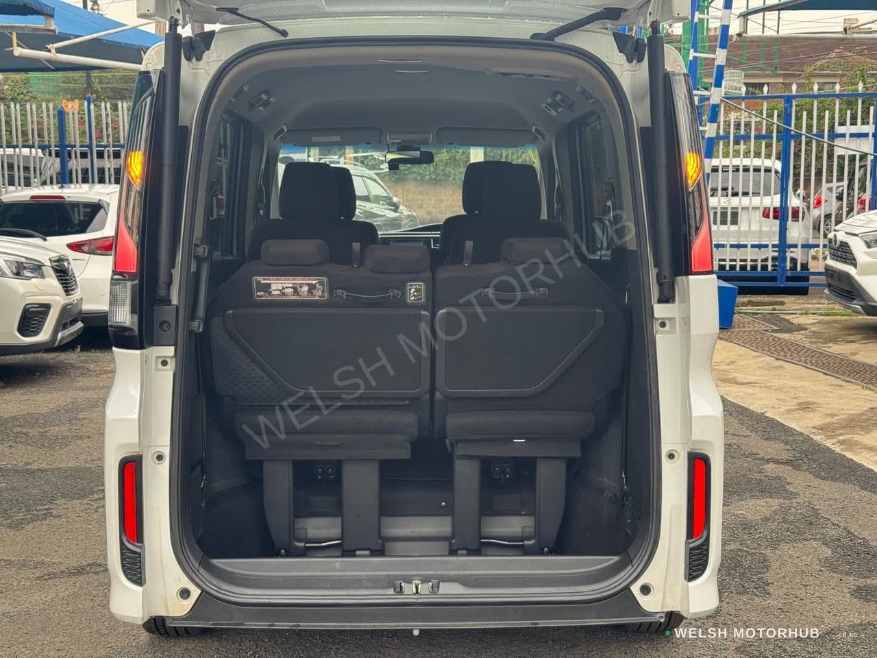 2019 Honda Stepwagen Spada for Sale Kenya KSh 3M photo 11