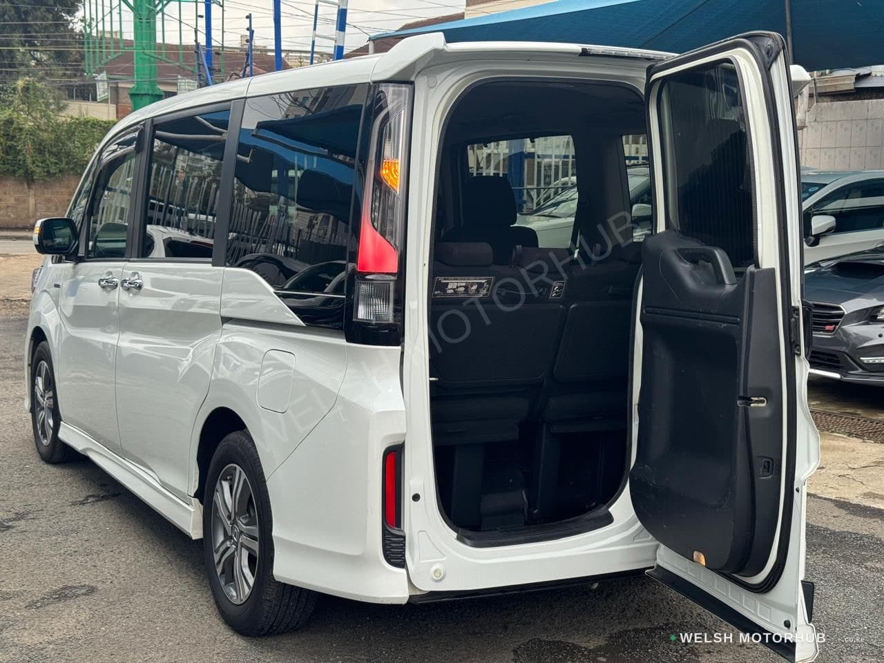 2019 Honda Stepwagen Spada for Sale Kenya KSh 3M thumbnail 12
