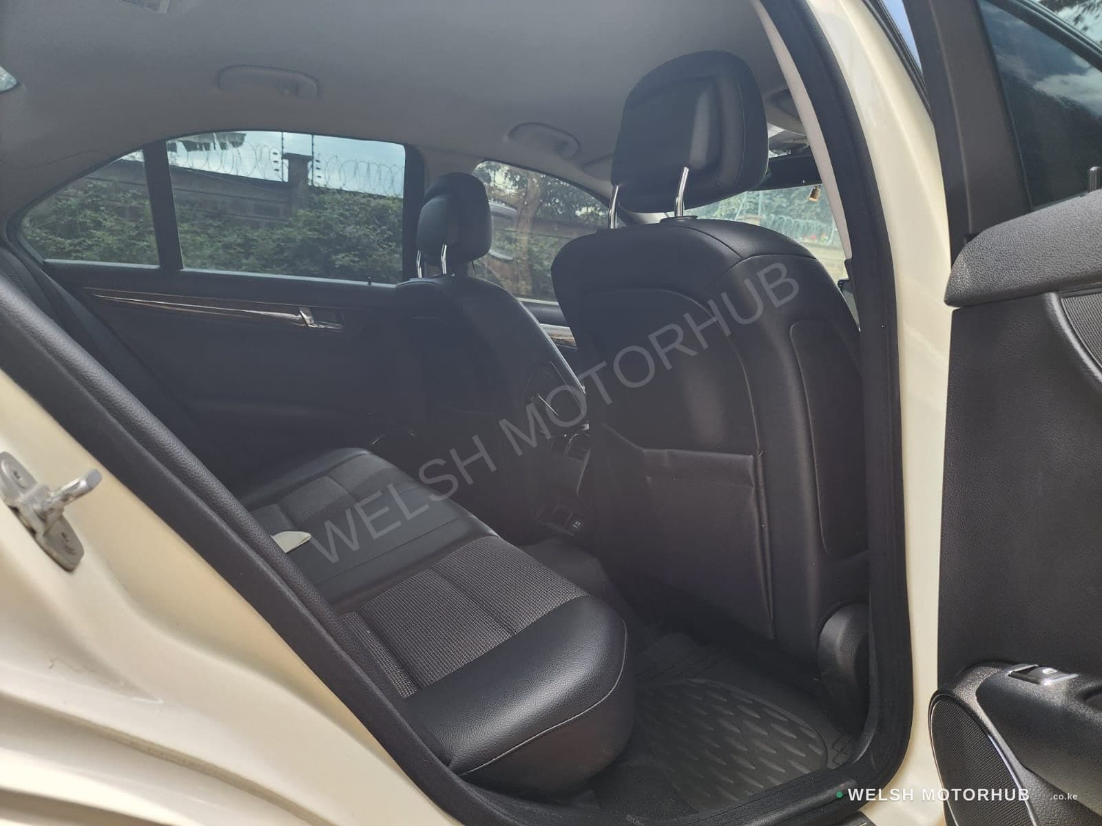 2010 Mercedes-Benz C200 for Sale Kenya KSh 1.5M photo 6