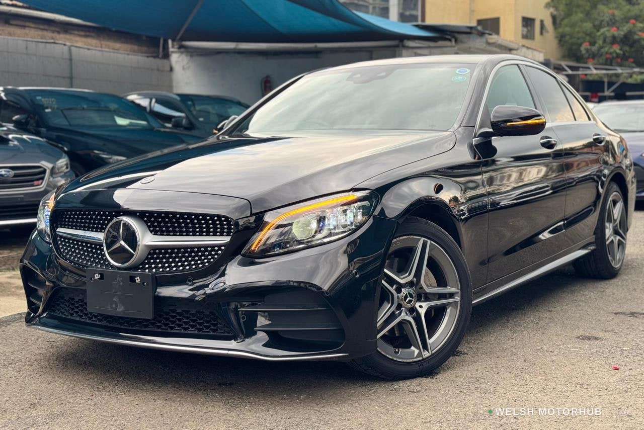 2019 Mercedes-Benz C200 AMG image 2