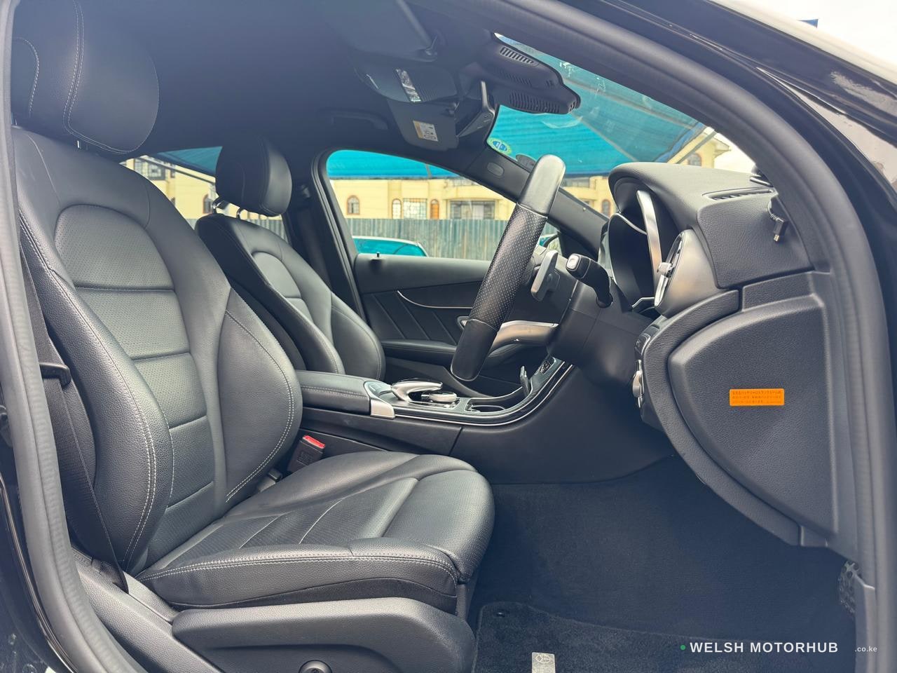2019 Mercedes-Benz C200 AMG image 5