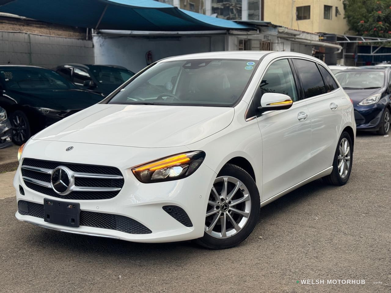 2019 Mercedes-Benz B180 image 2