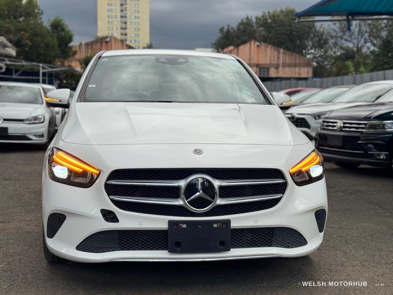 2019 Mercedes-Benz B180 image 3