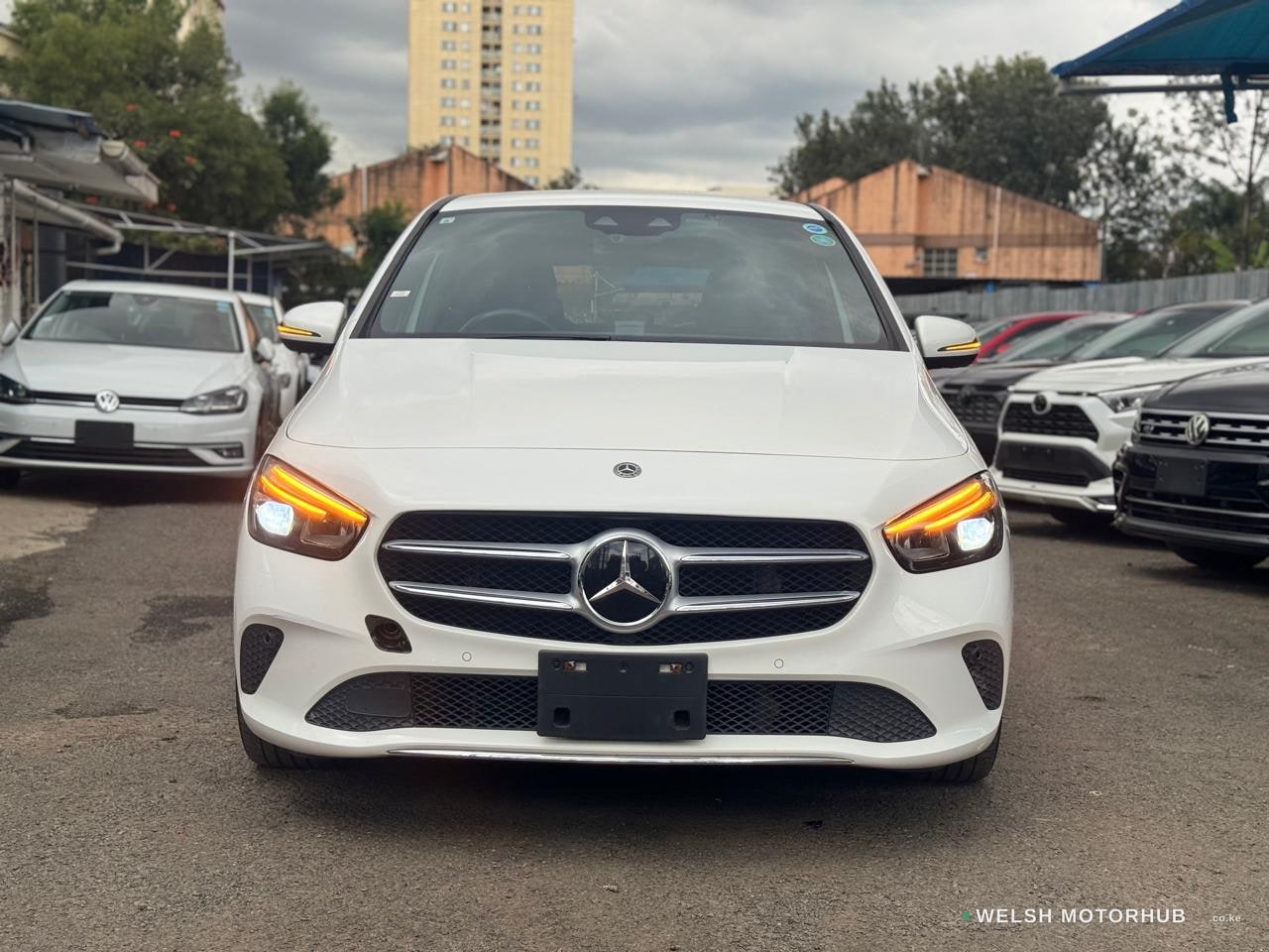 2019 Mercedes-Benz B180 image 4