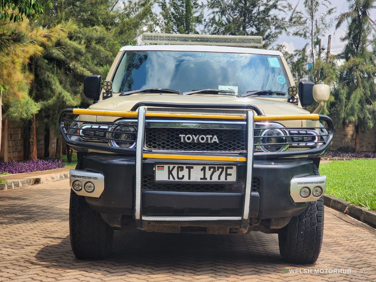 2012 Toyota FJ Cruiser image 2
