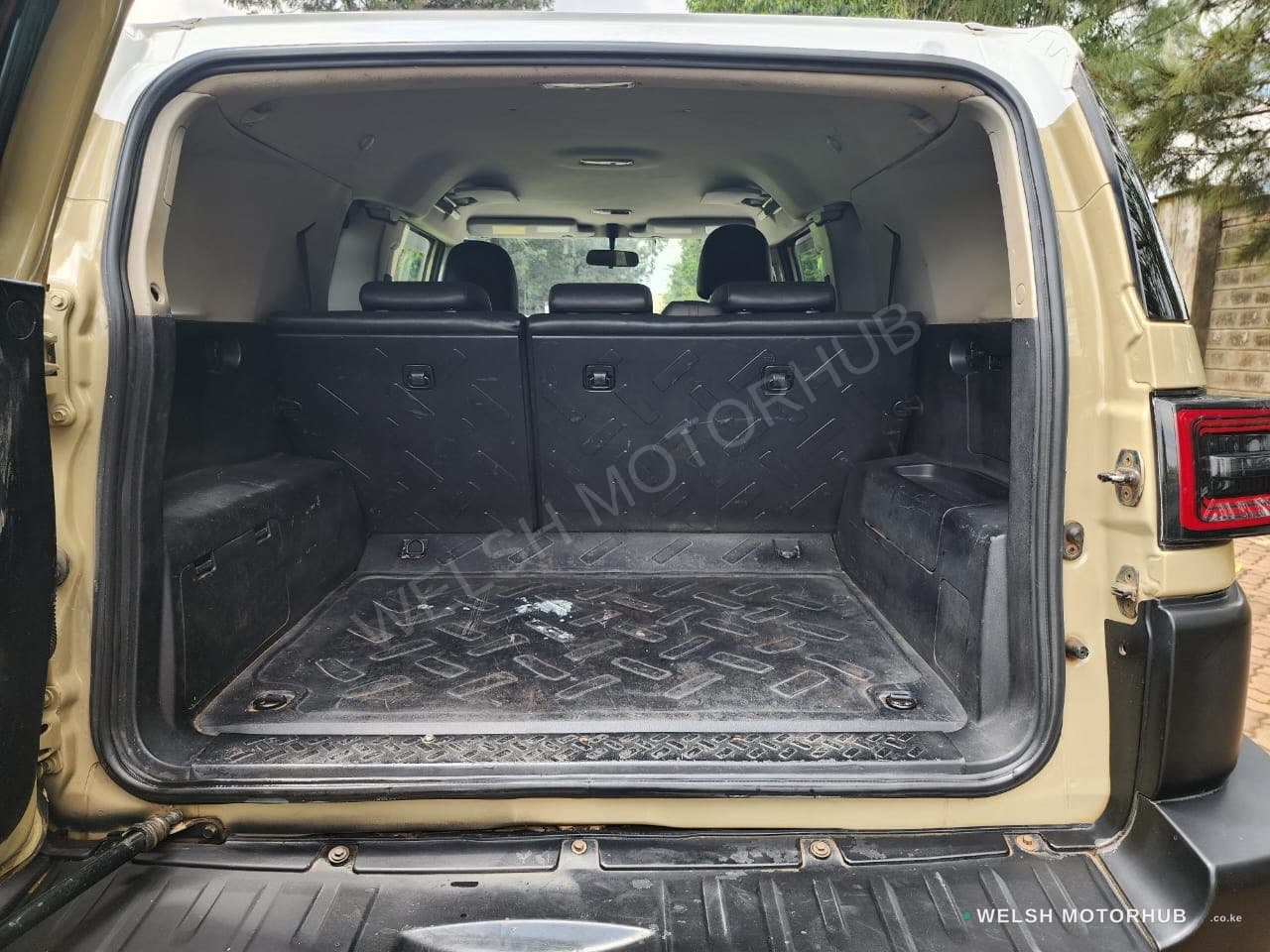 2012 Toyota FJ Cruiser for Sale Kenya KSh 2.9M thumbnail 12