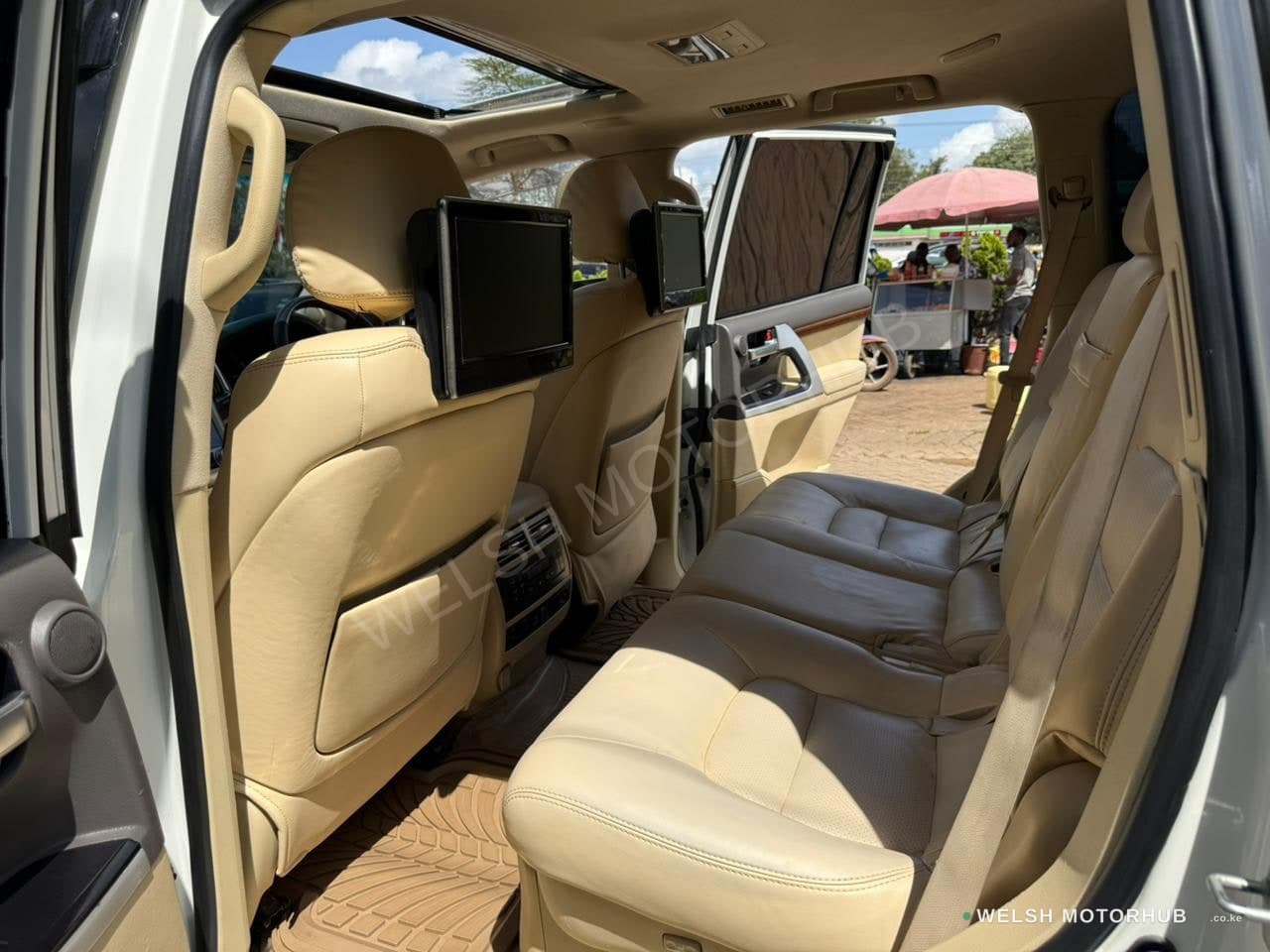 2015 Toyota Land Cruiser 200 ZX for Sale Kenya KSh 7M thumbnail 6