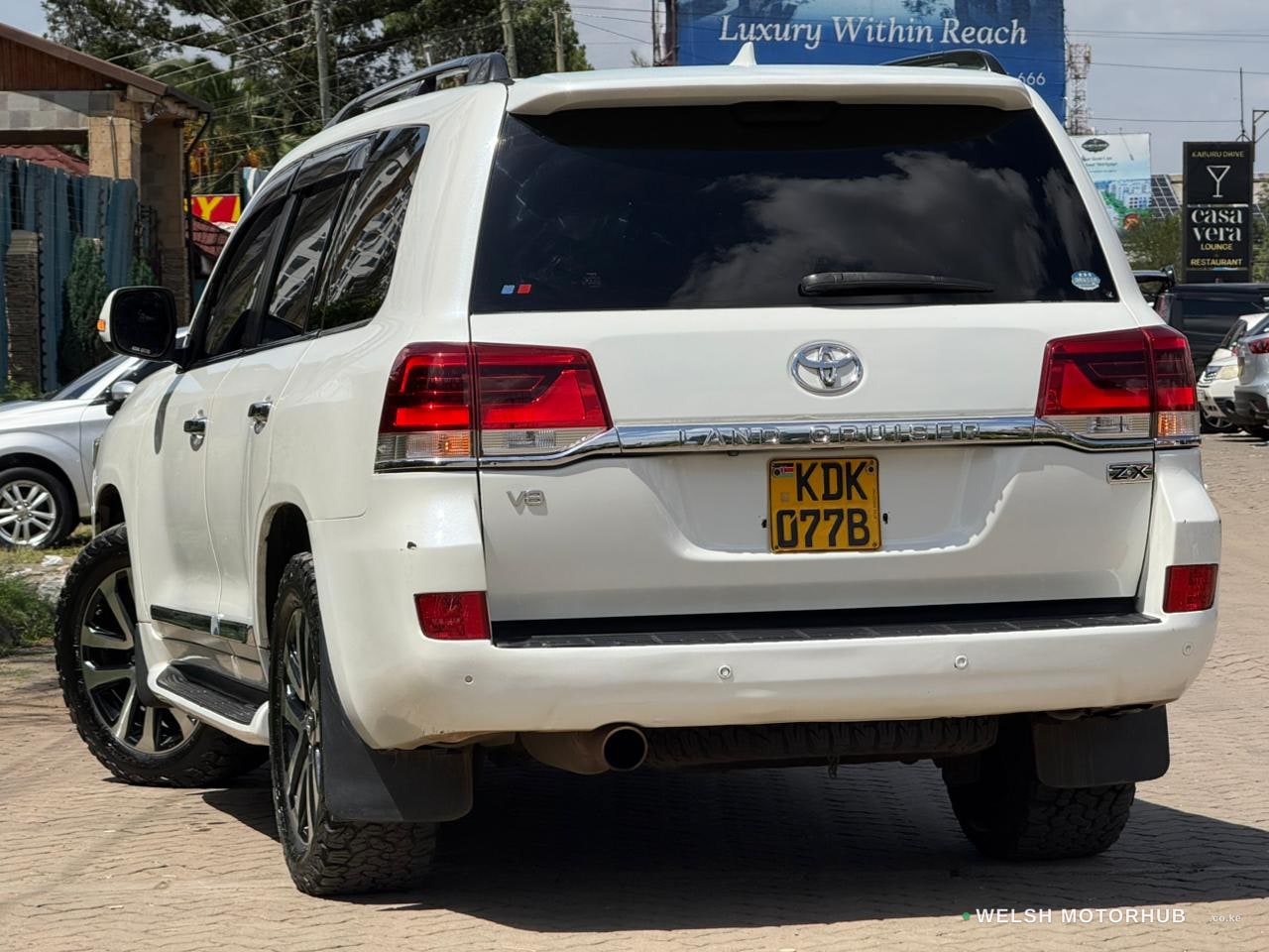 2015 Toyota Land Cruiser 200 ZX image 4