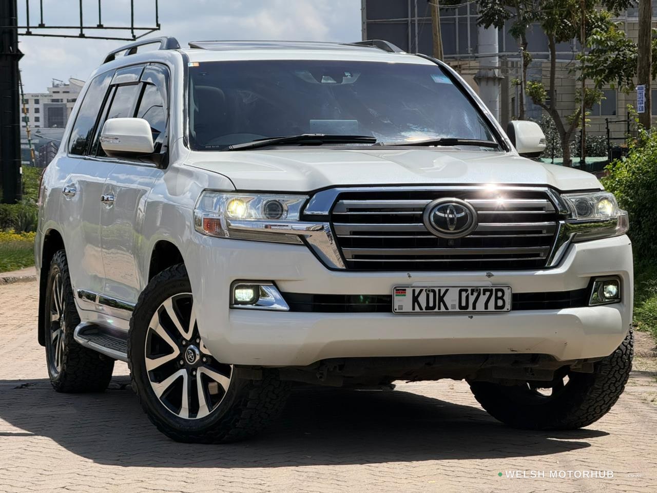 2015 Toyota Land Cruiser 200 ZX image 2