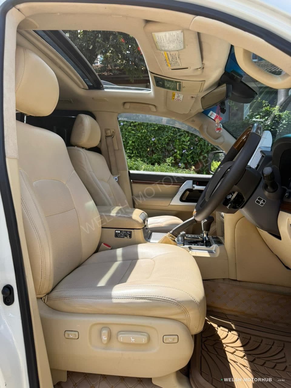 2015 Toyota Land Cruiser 200 ZX for Sale Kenya KSh 7M thumbnail 7