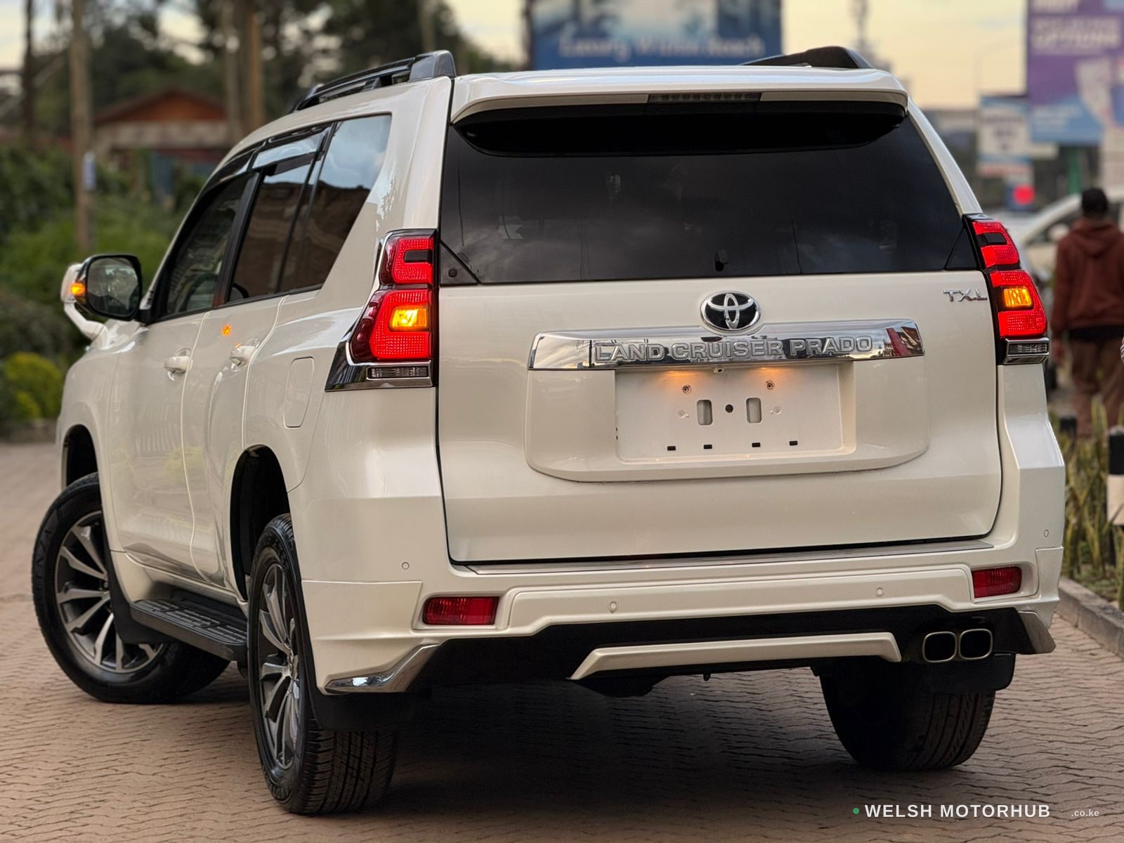 2019 Toyota Land Cruiser Prado TX-L image 3