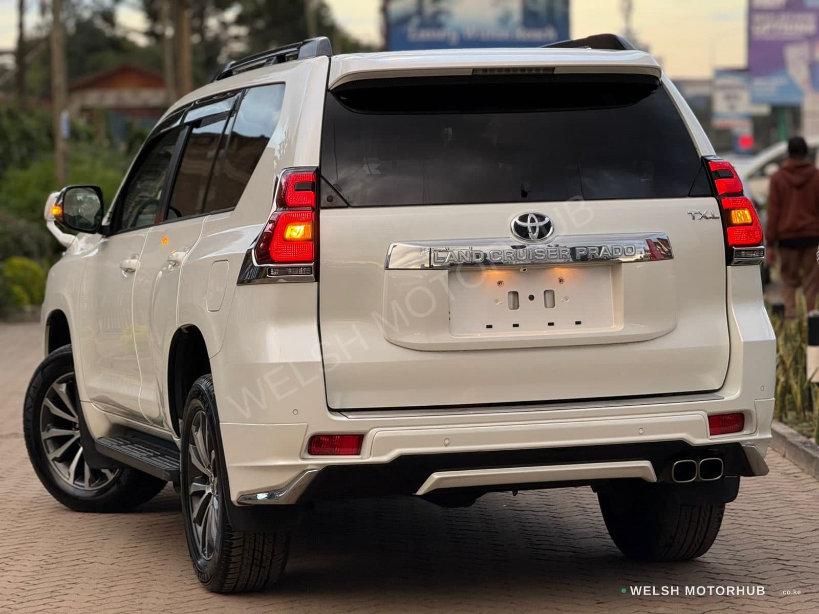 2019 Toyota Land Cruiser for Sale Kenya KSh 6.5M thumbnail 3