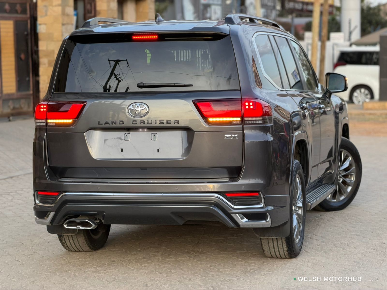 2023 Toyota Land Cruiser 300 image 2