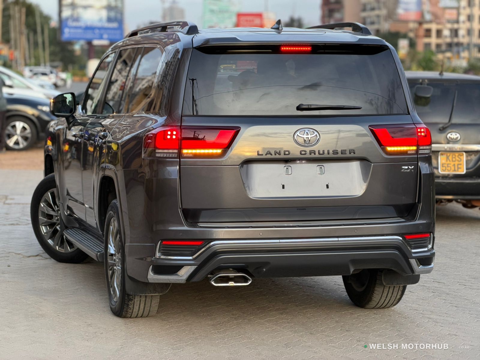 2023 Toyota Land Cruiser 300 image 4