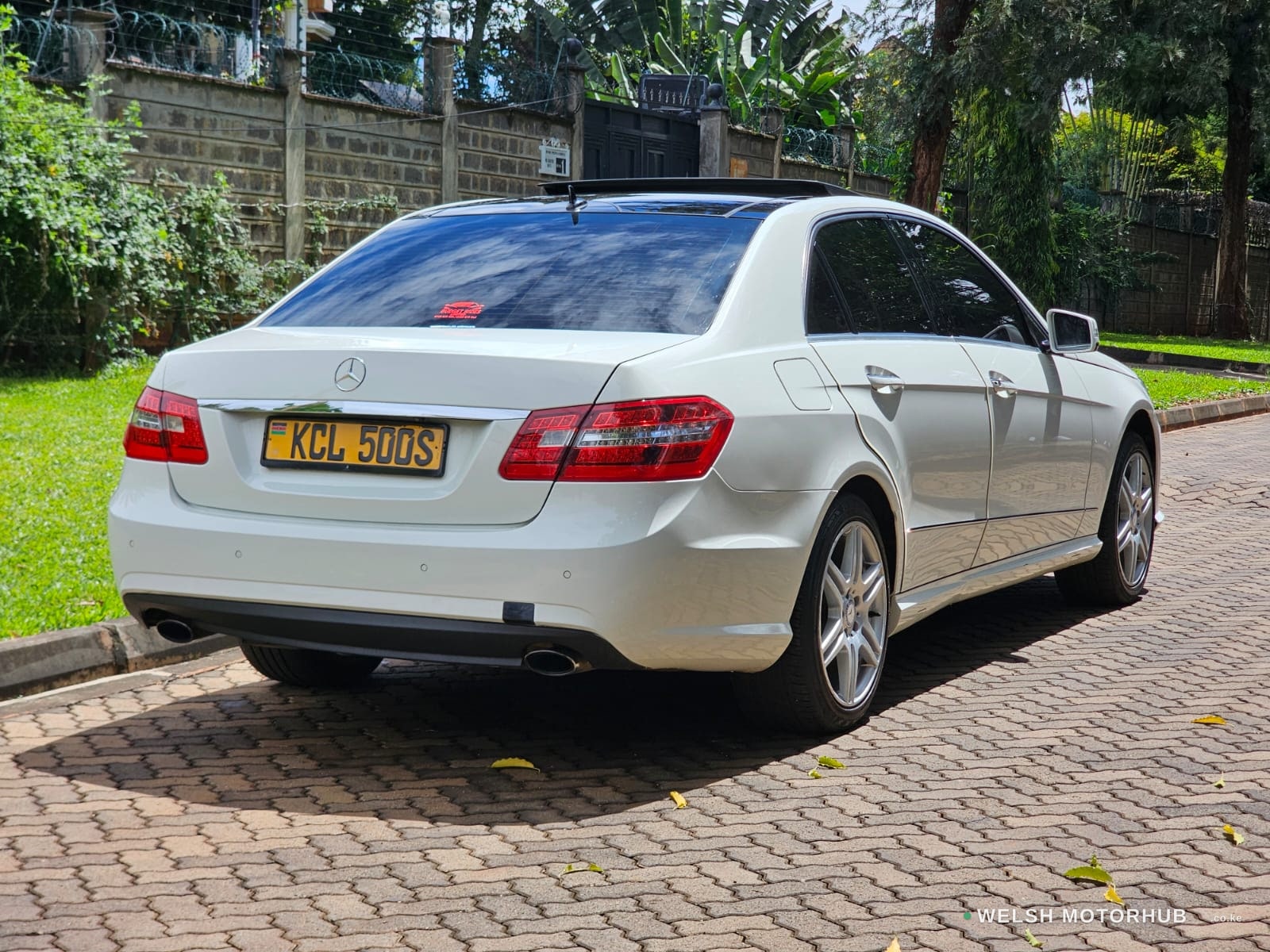 2010 Mercedes-Benz E250 image 5