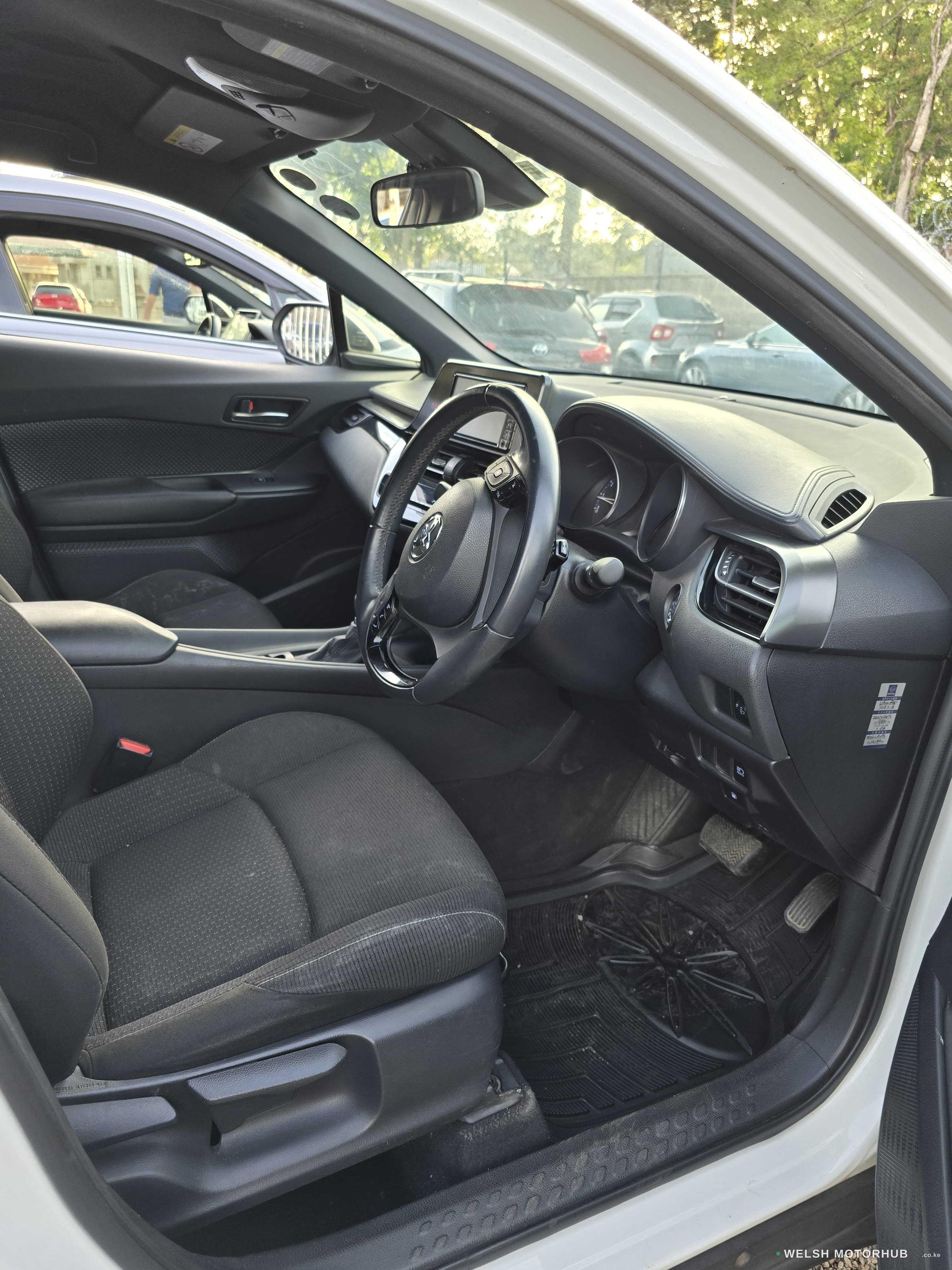 2017 Toyota C-HR image 4