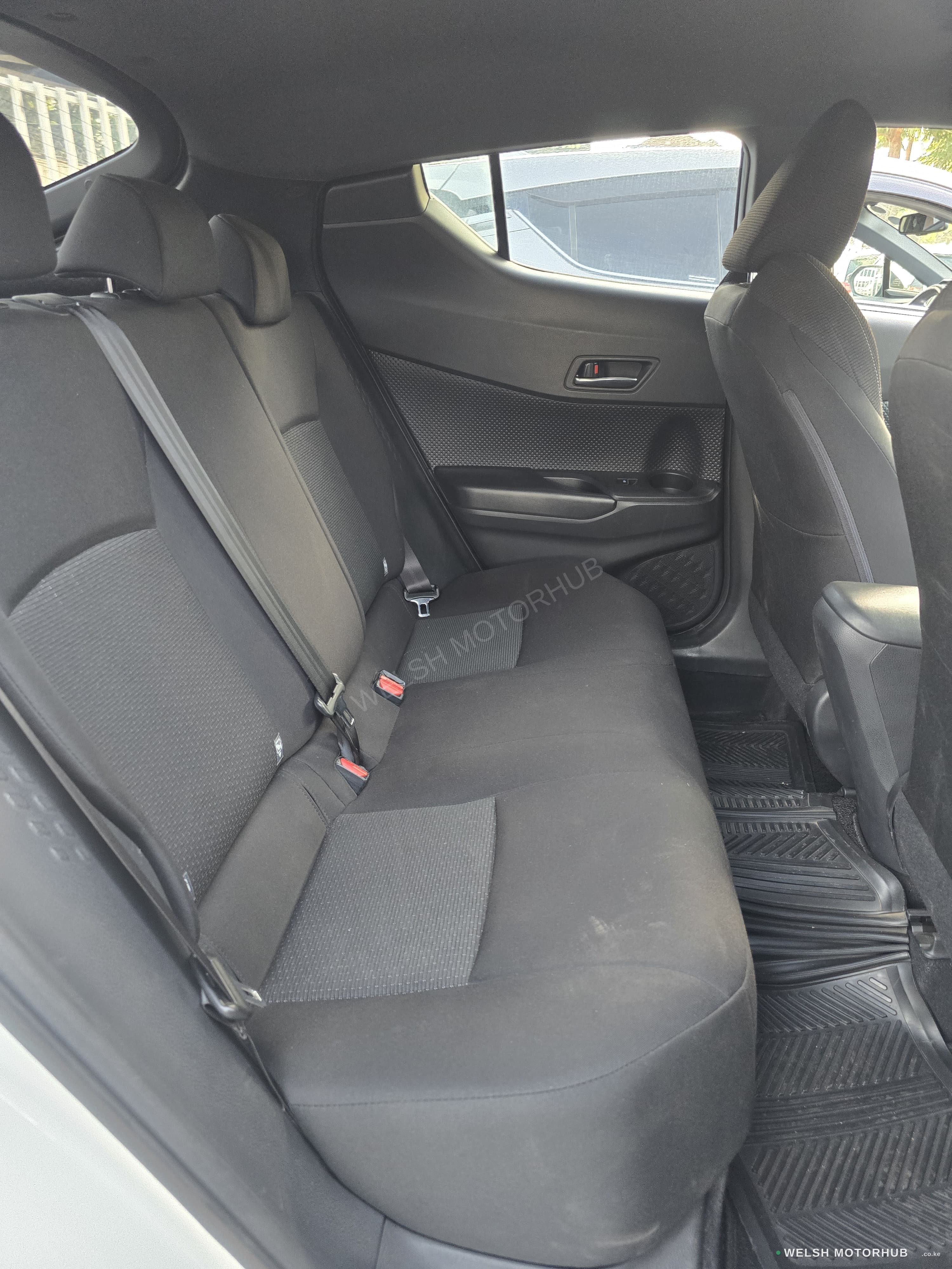 2017 Toyota C-HR for Sale Kenya KSh 3M photo 6