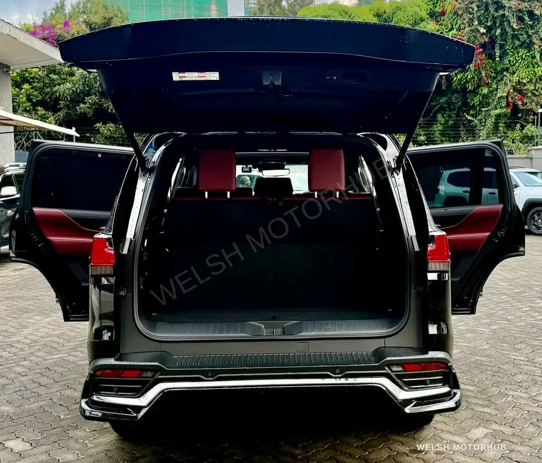 2023 Lexus LX 600 for Sale Kenya KSh 20M thumbnail 7