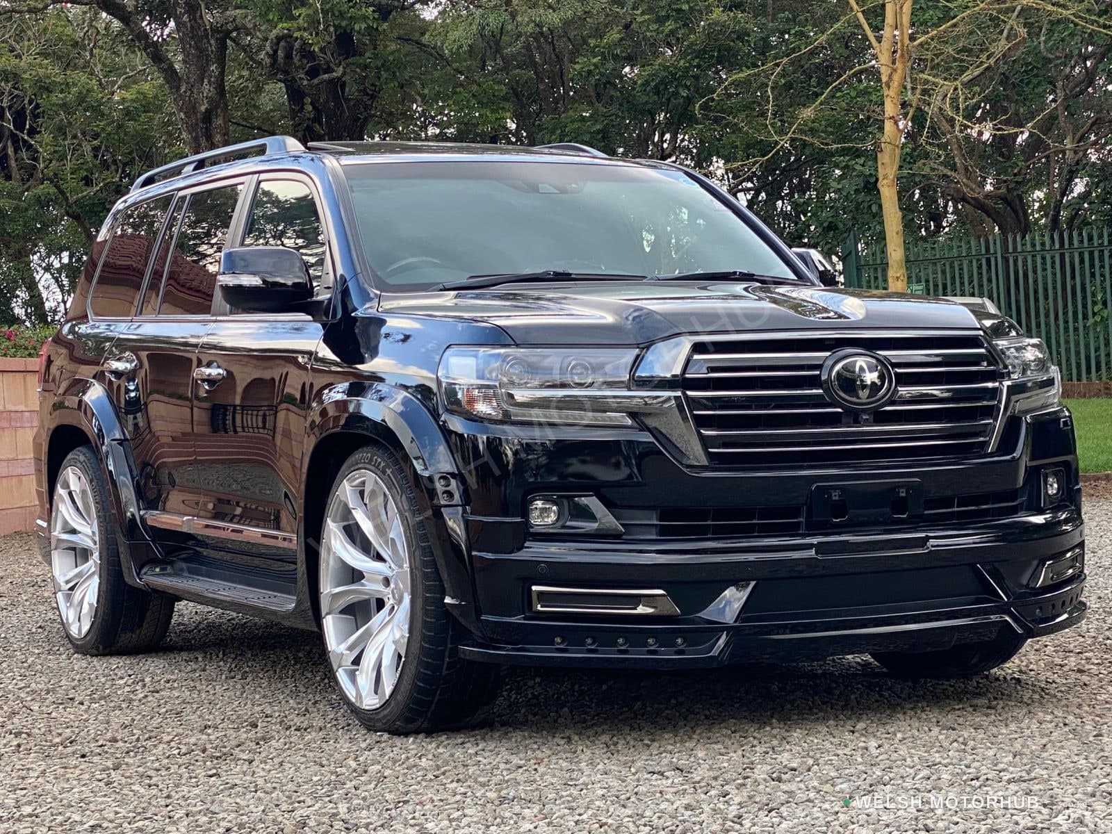 Toyota Land Cruiser ( URJ202 ZX )