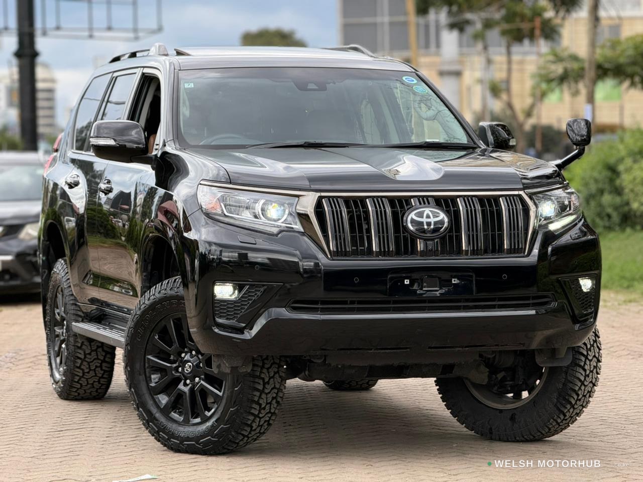 Toyota Land Cruiser ( Prado TX-L )