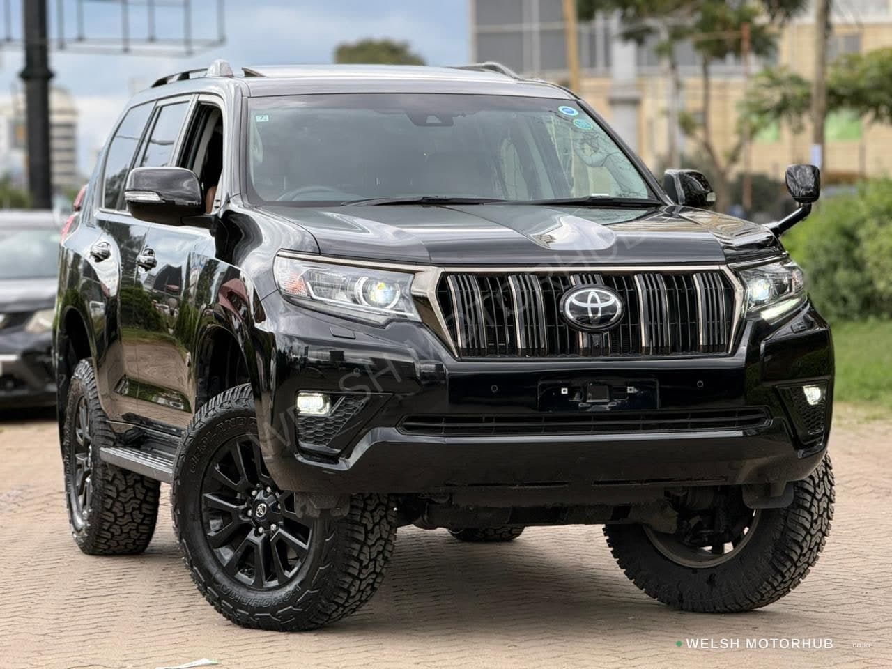 Toyota Land Cruiser ( Prado TX-L )