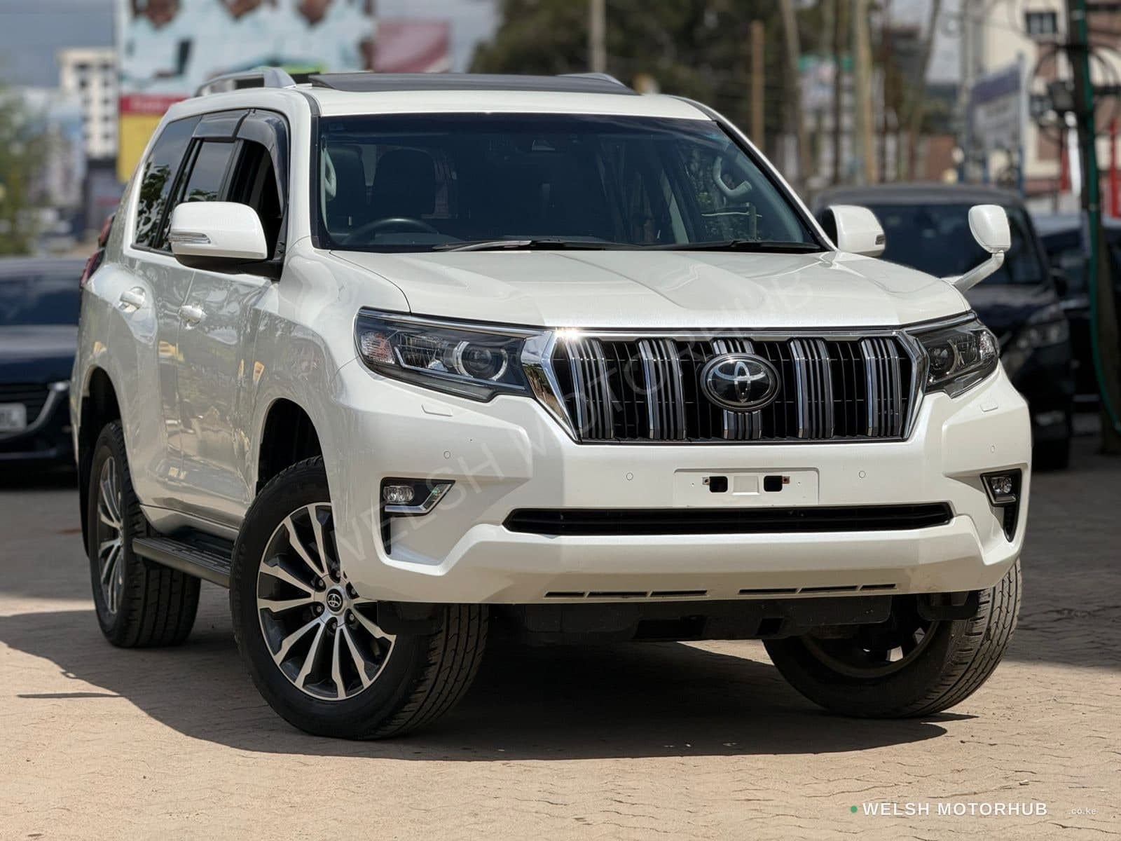 Toyota Land Cruiser ( Prado TX-L )