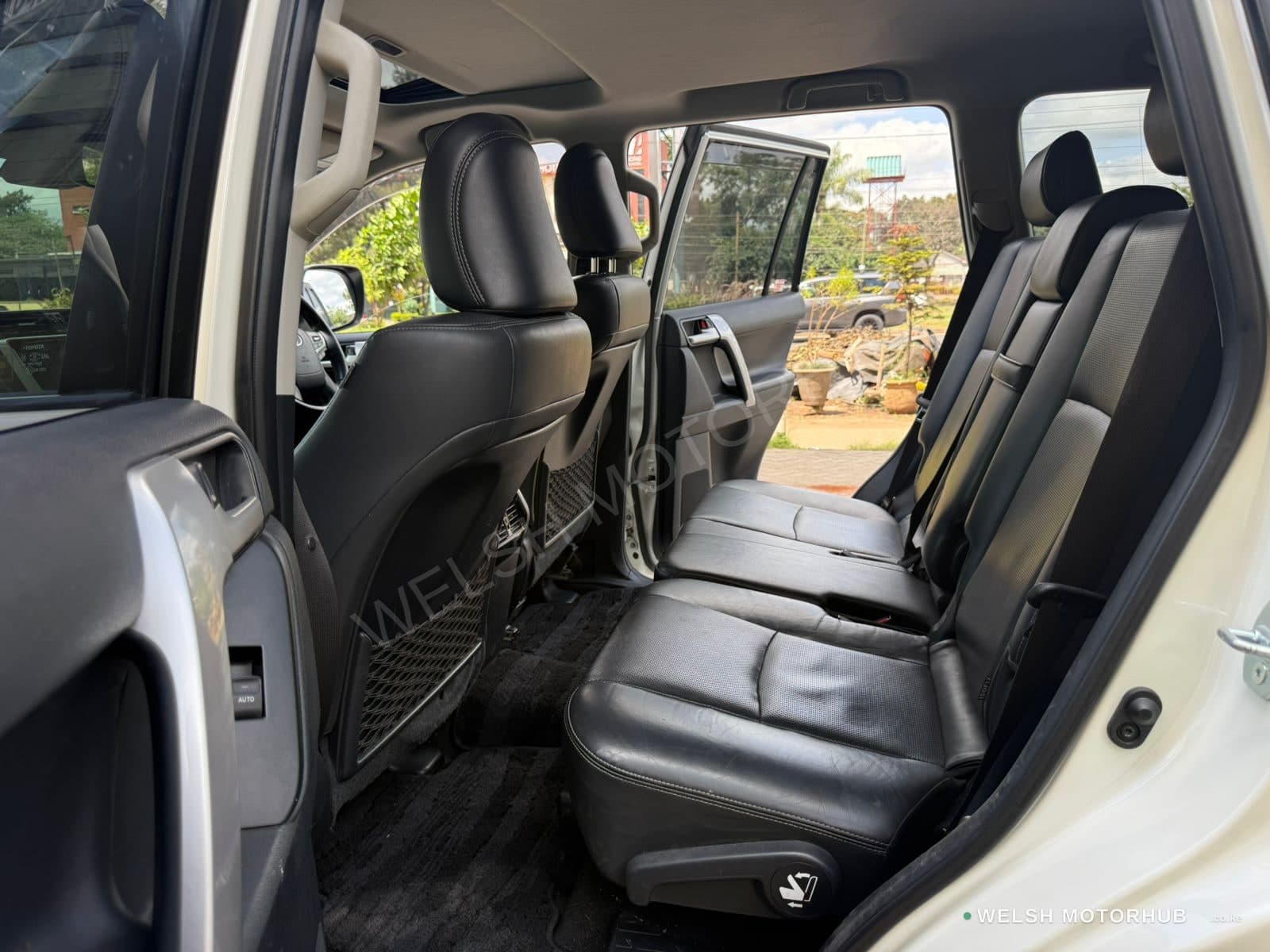 2019 Toyota Land Cruiser for Sale Kenya KSh 6.5M thumbnail 5