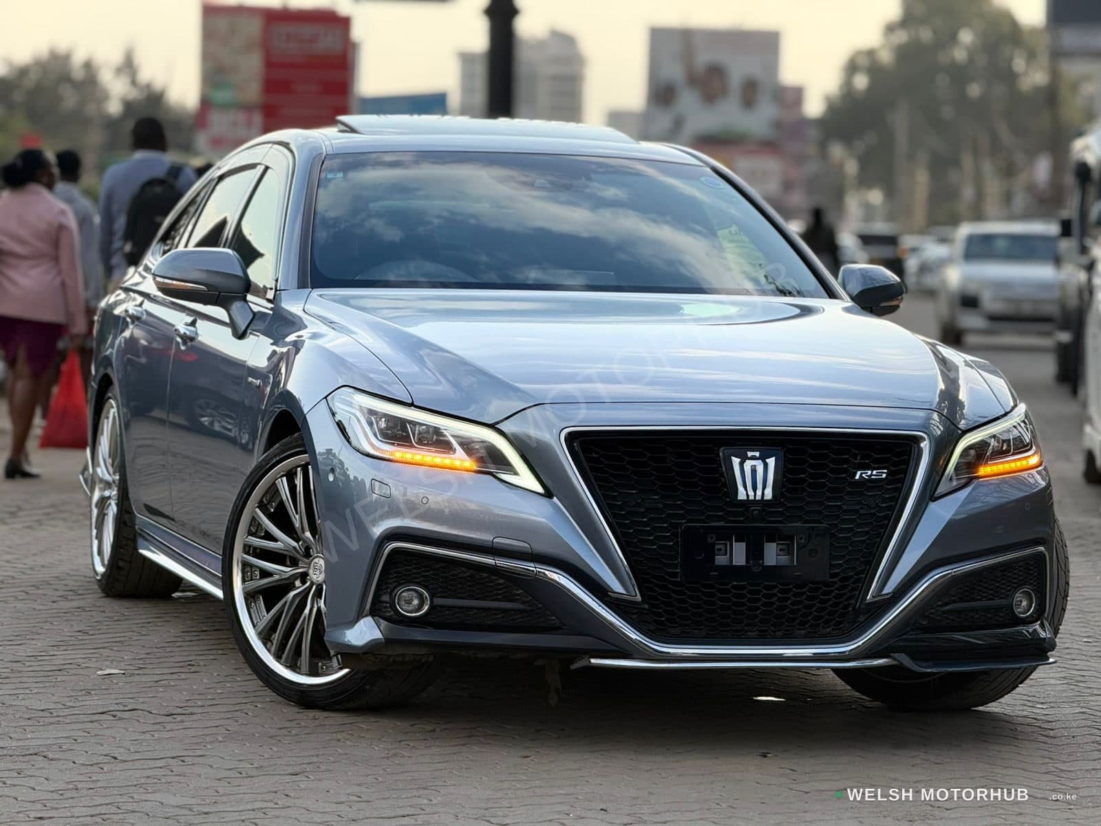 Toyota Crown ( Rs )
